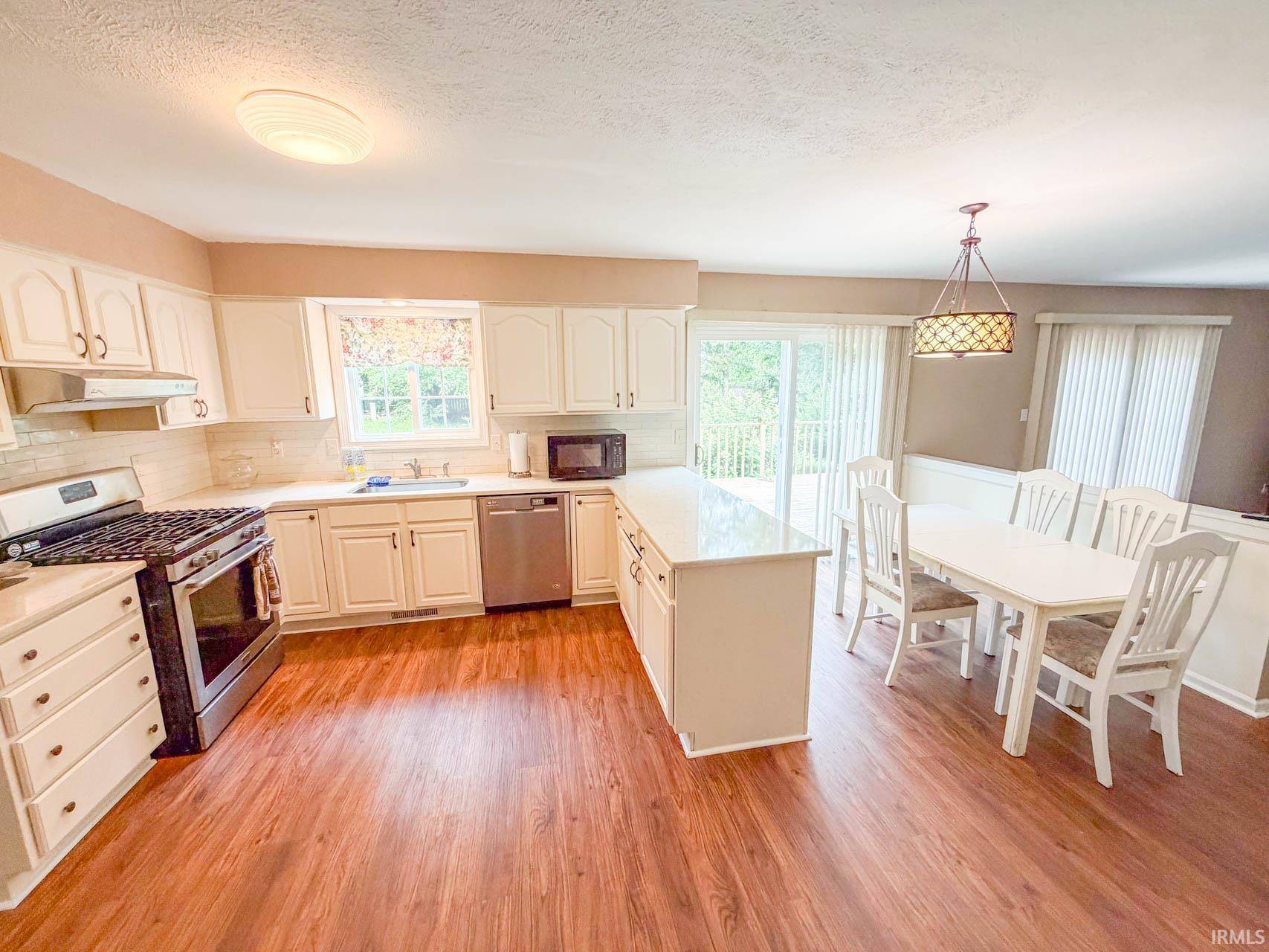 50675 Yorkview DR, Granger, IN 46530