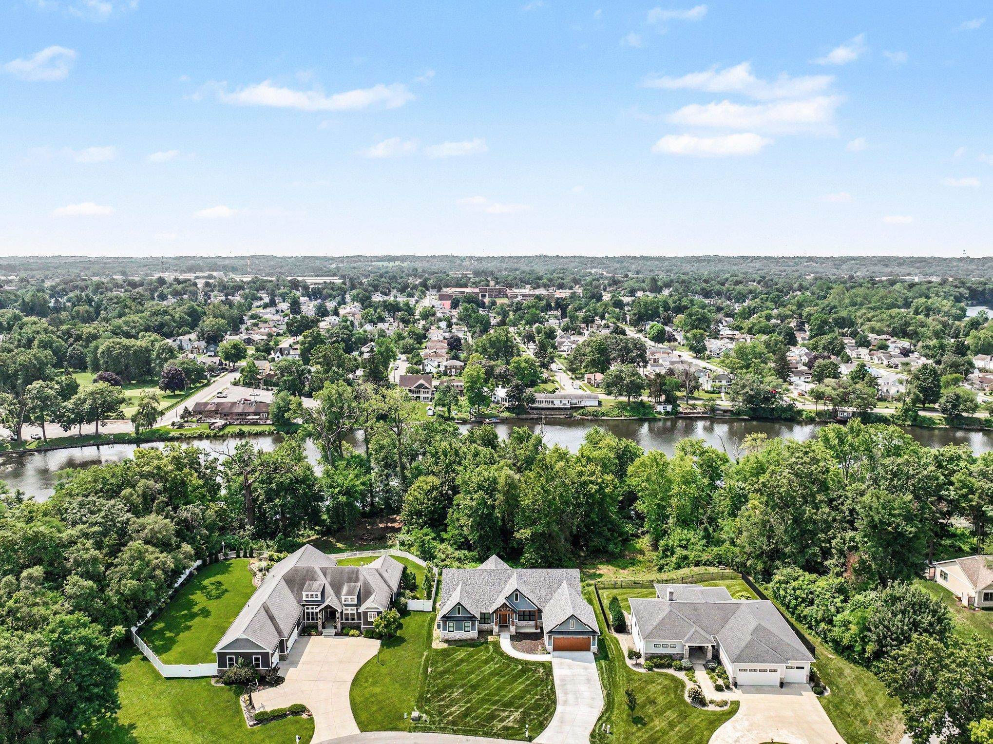 1107 Trossicks TRL, Mishawaka, IN 46545