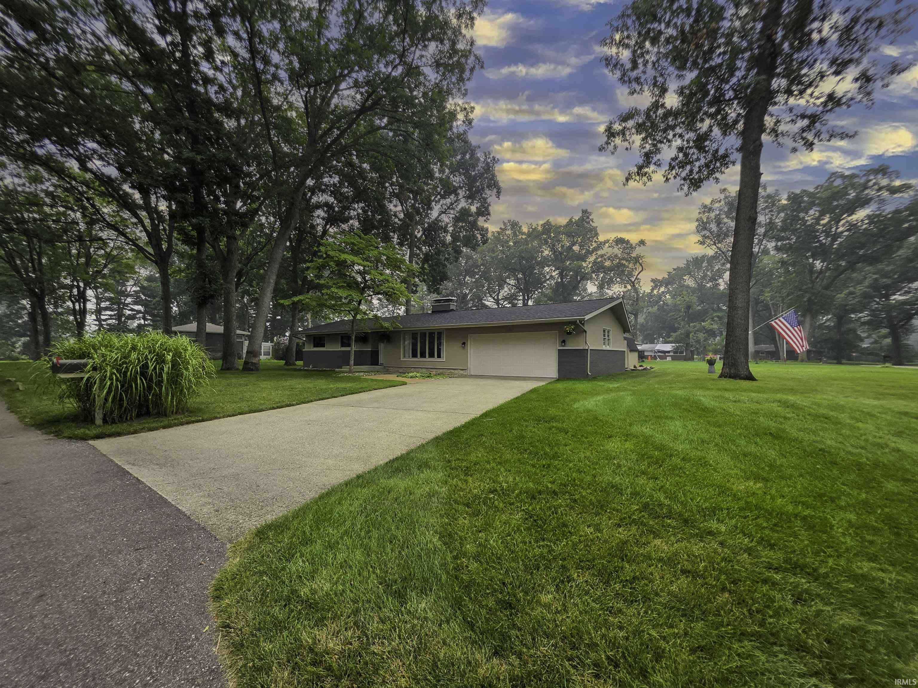 28812 Oakwood PL, Elkhart, IN 46514