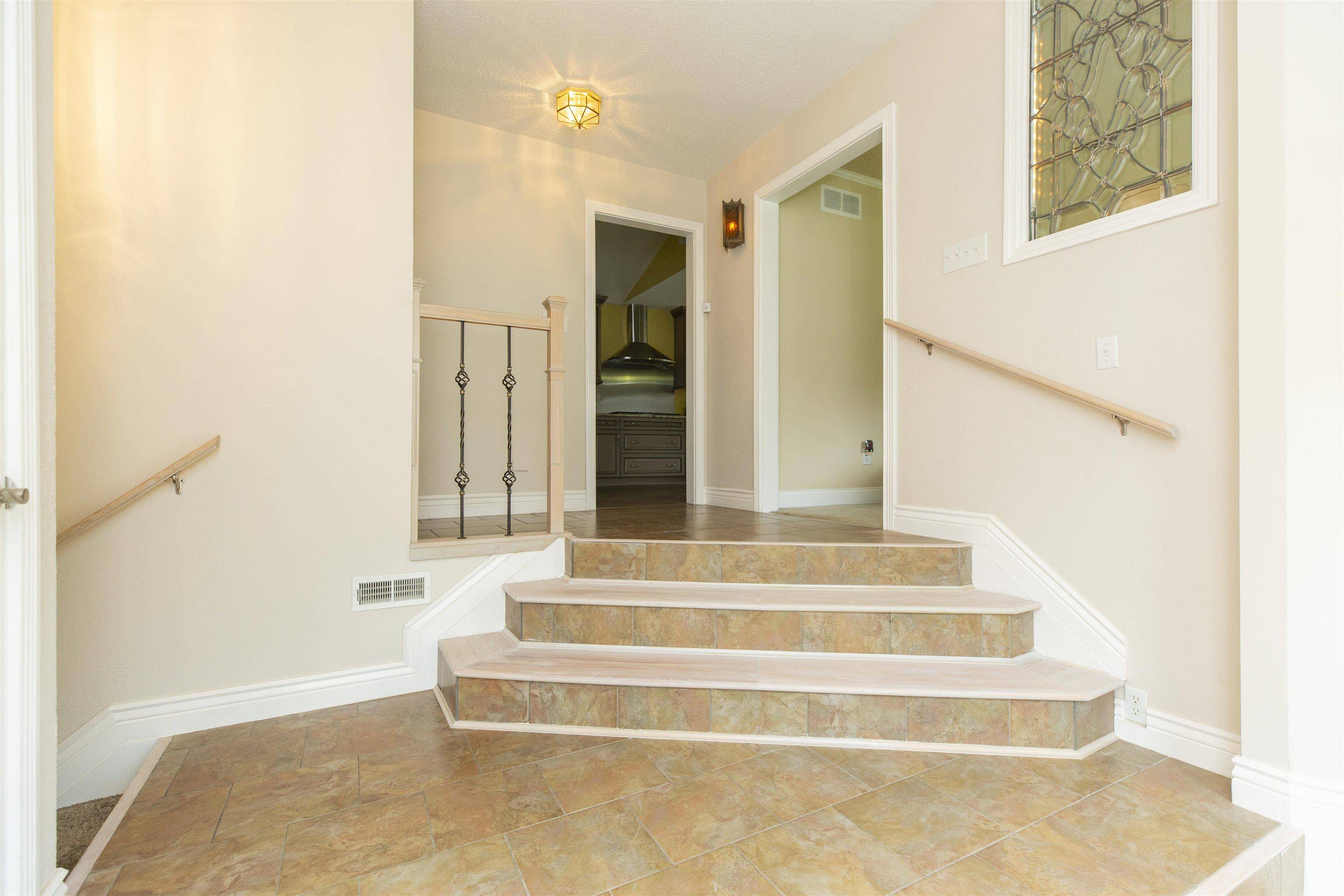 16830 Londonberry LN, South Bend, IN 46635-1442