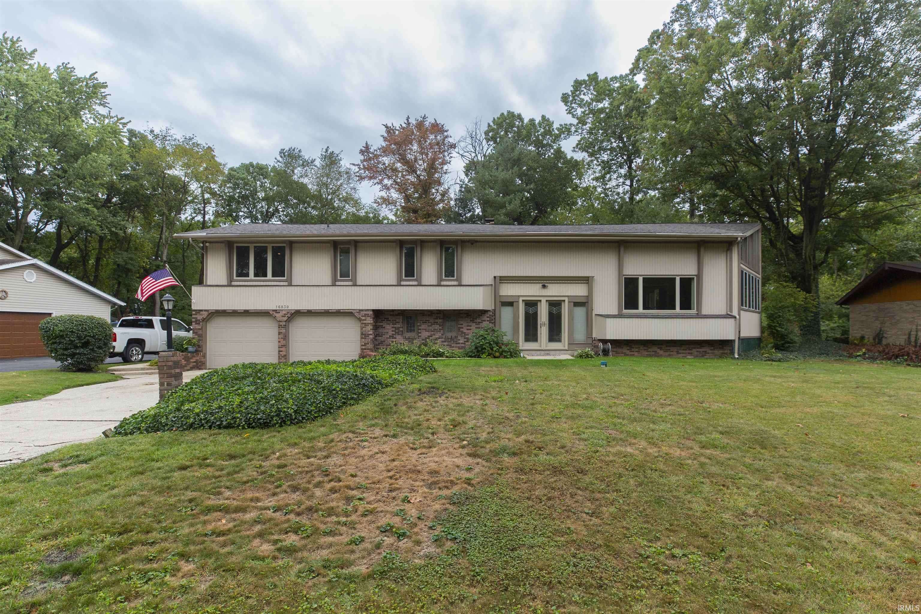 16830 Londonberry LN, South Bend, IN 46635-1442