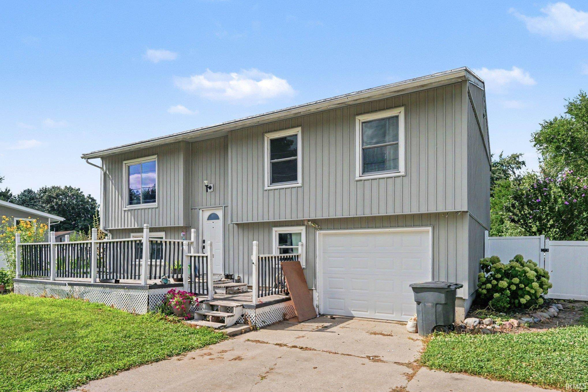 3121 Peddlers Village RD, Goshen, IN 46526