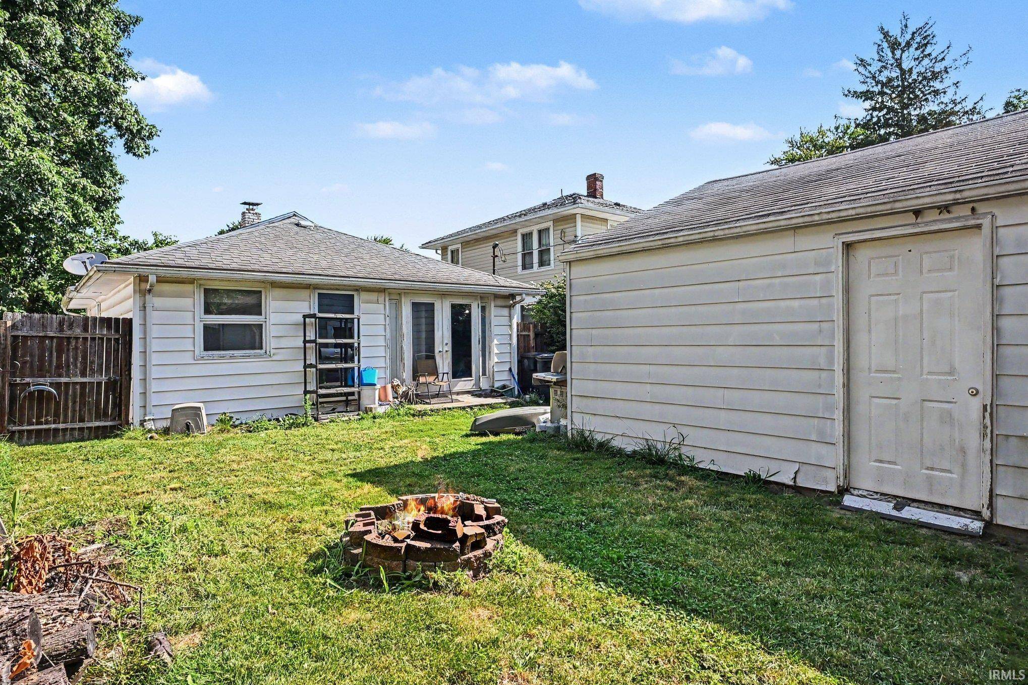 1344 E Bowman ST, South Bend, IN 46613