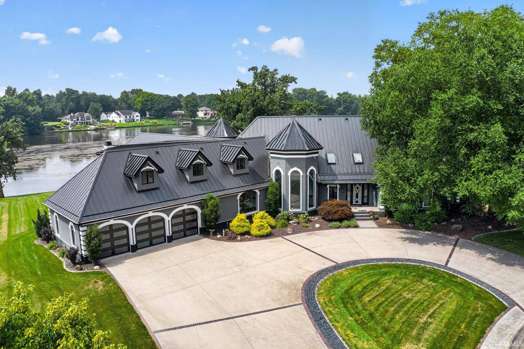 2515 Waterbend DR, Elkhart, IN 46514-1455