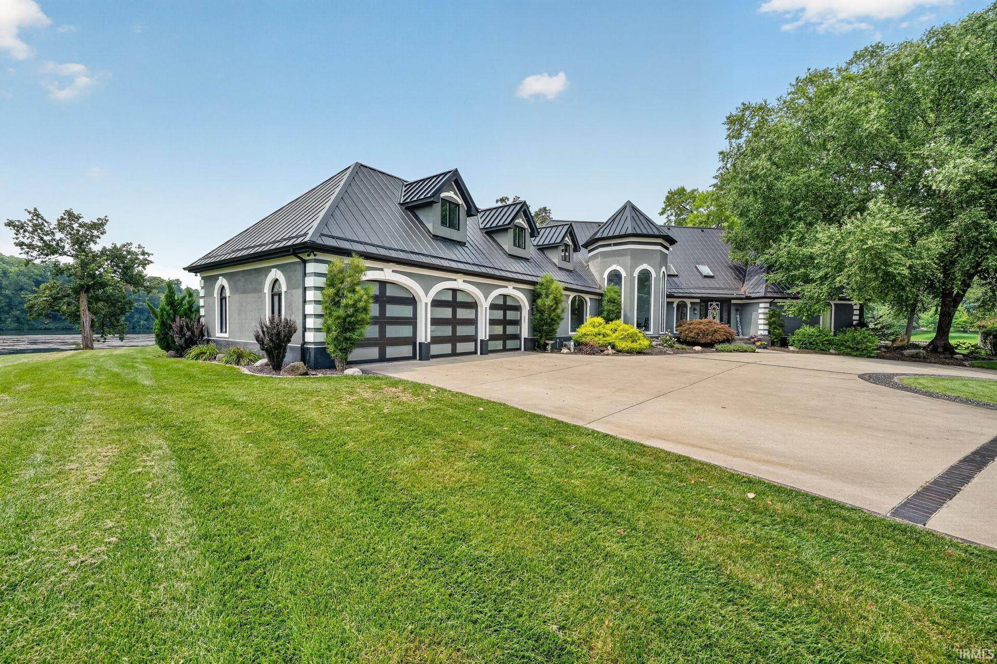 2515 Waterbend DR, Elkhart, IN 46514-1455