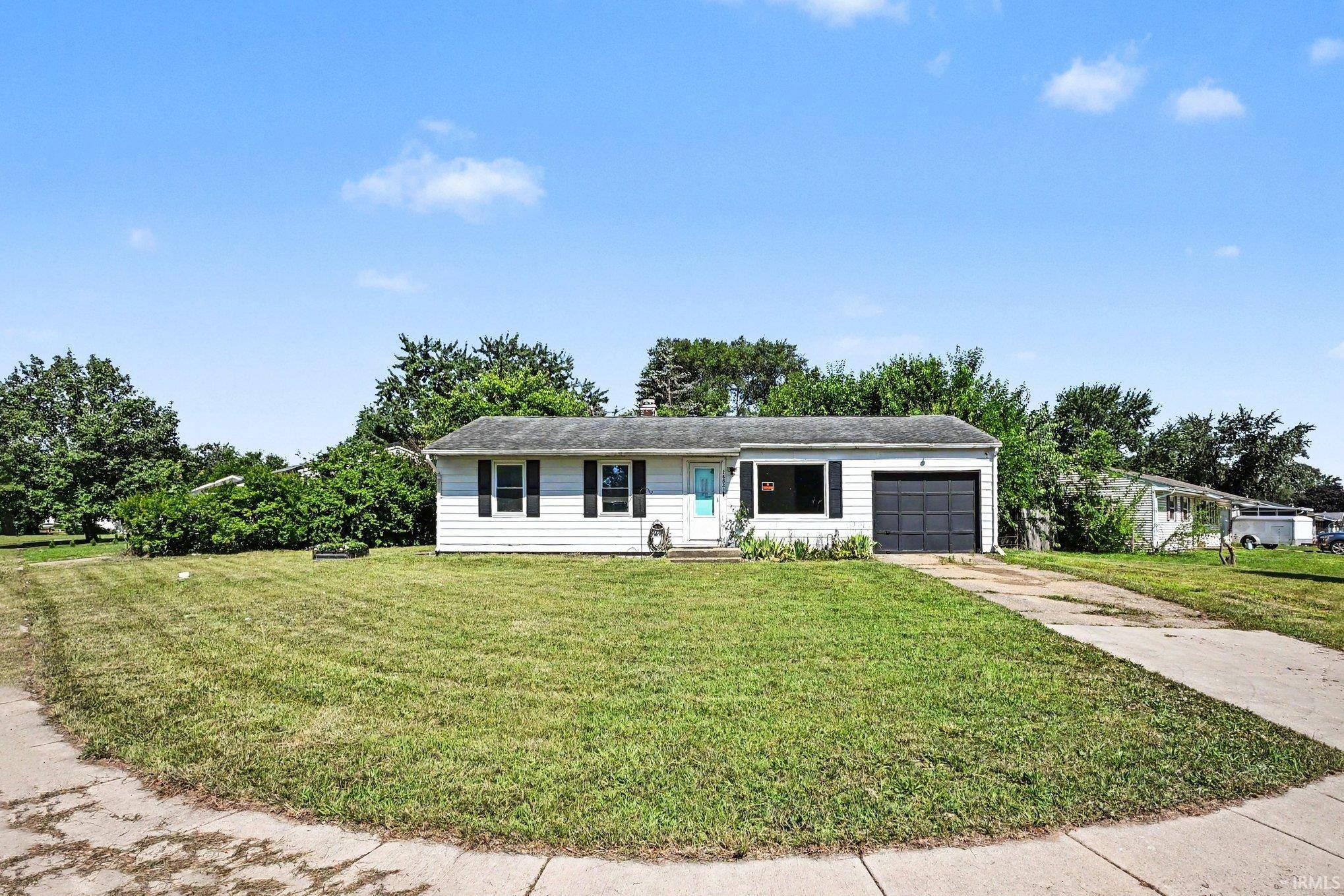 28821 Frank CT, Elkhart, IN 46516