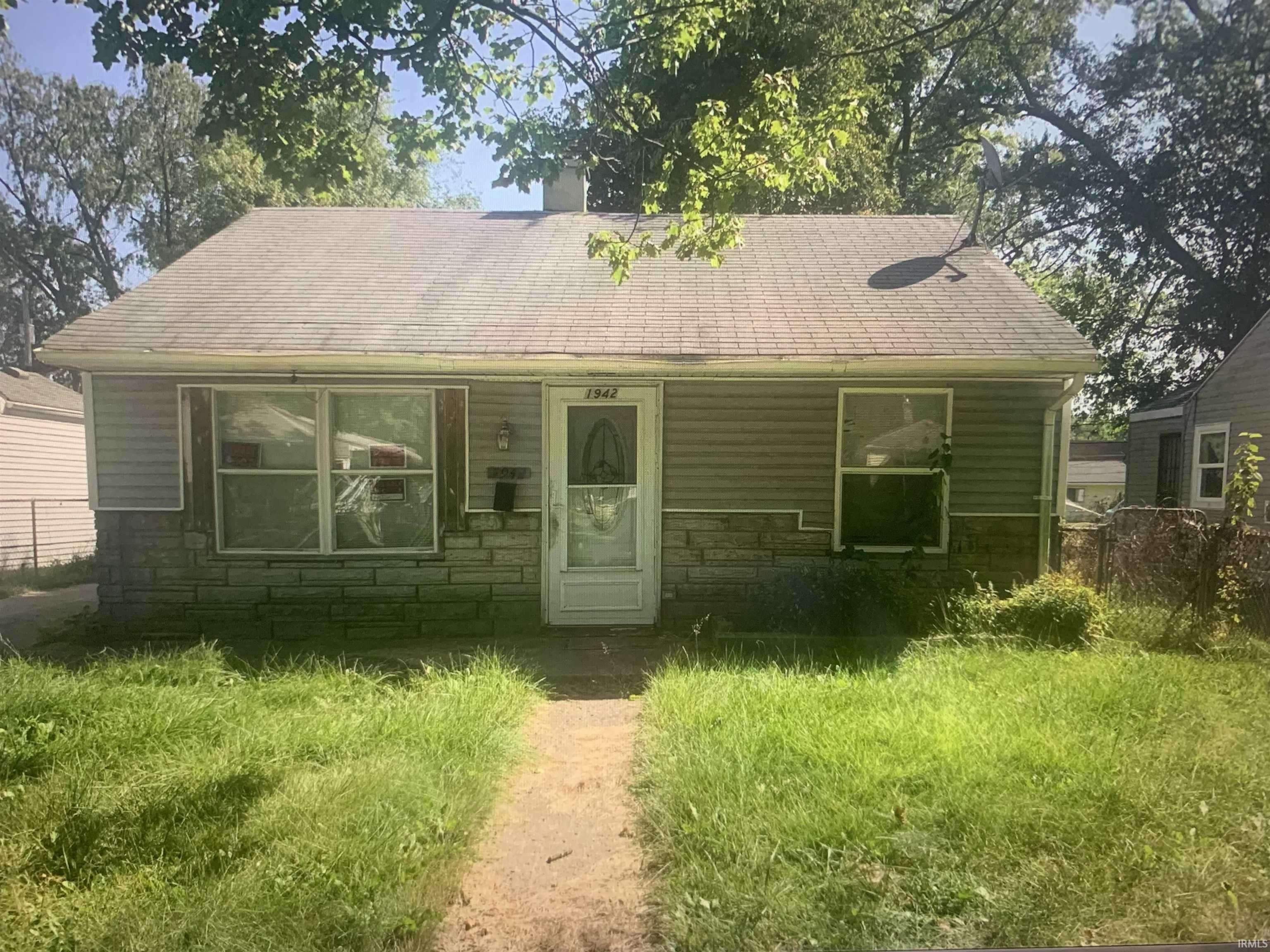 1942 N Johnson ST, South Bend, IN 46628