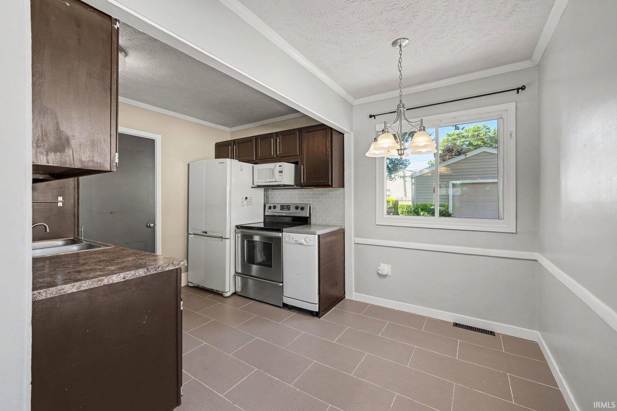 2734 Anzio AVE, South Bend, IN 46615