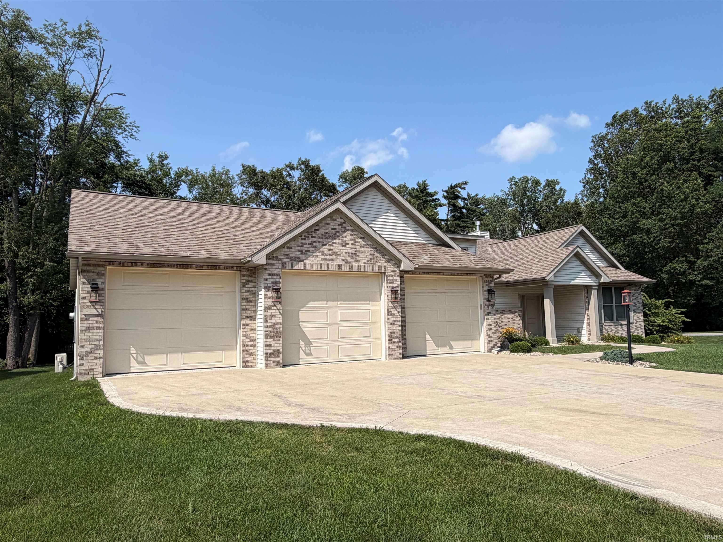 2121 Woodland Estates DR, Elkhart, IN 46514-8353