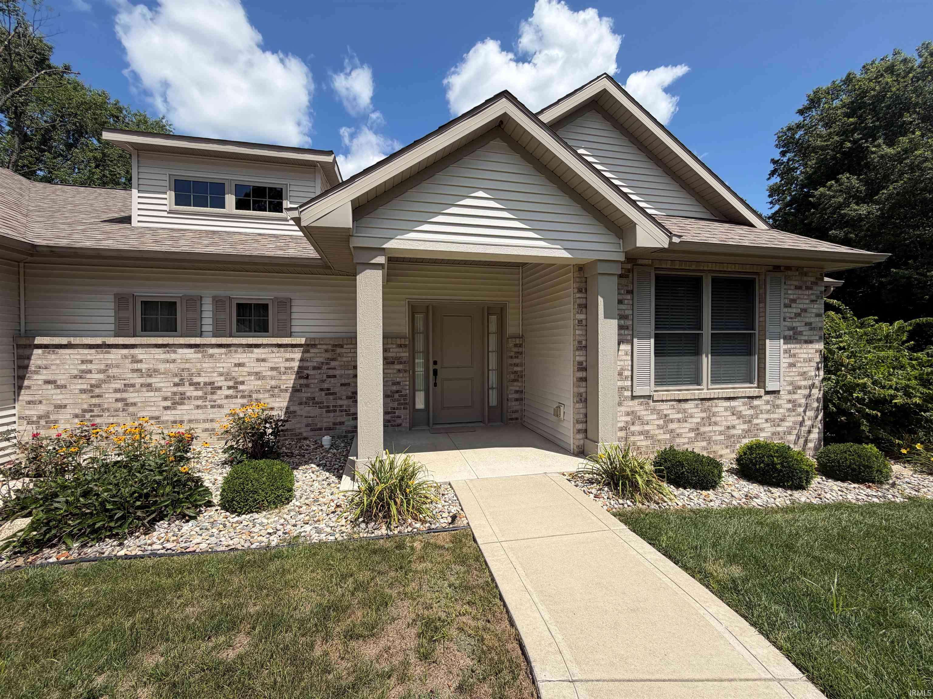 2121 Woodland Estates DR, Elkhart, IN 46514-8353