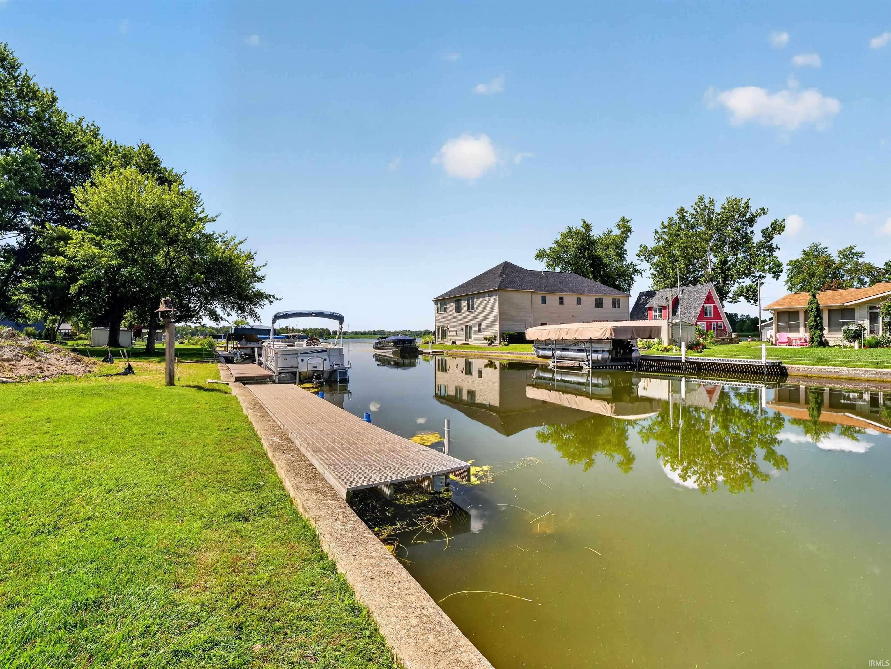 1913 Chapman Lake DR, Warsaw, IN 46580