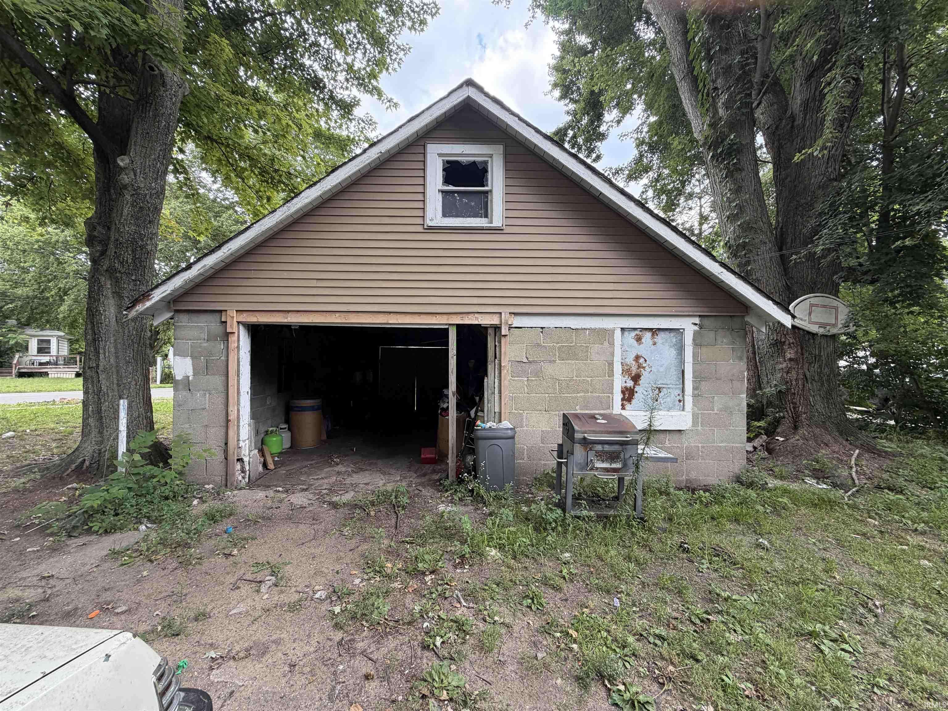 1154 Edwardsburg AVE, Elkhart, IN 46514-2809
