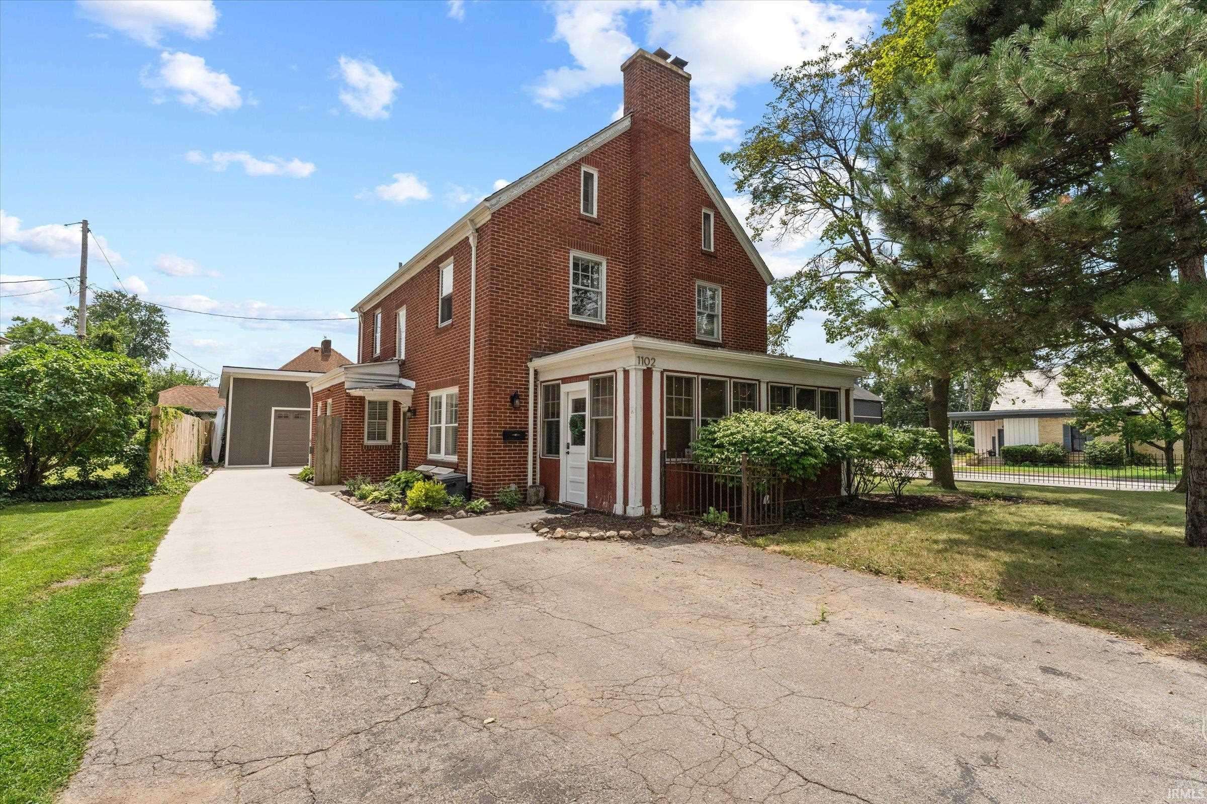 1102 E Wayne ST, South Bend, IN 46615