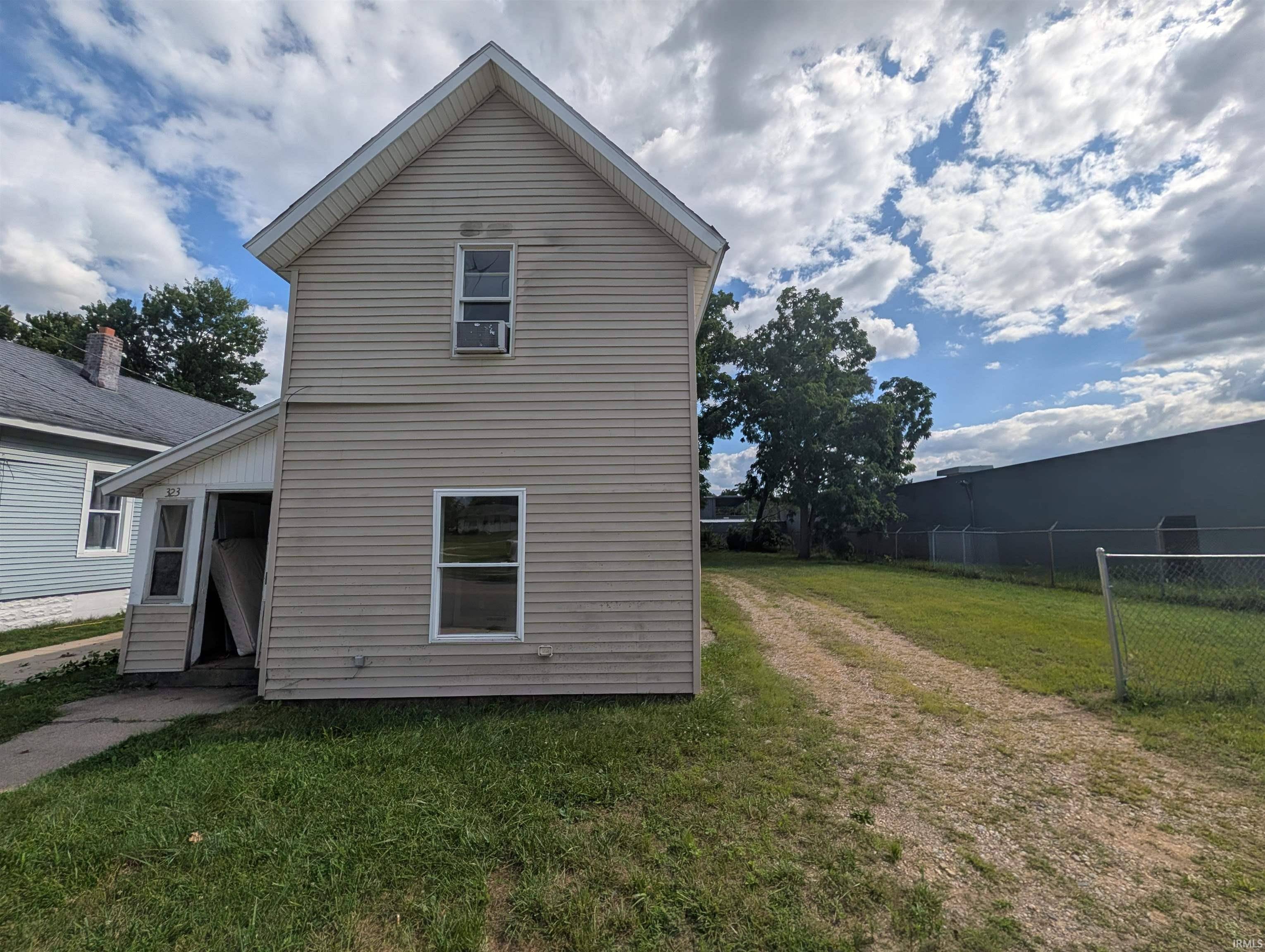 323 E Simonton ST, Elkhart, IN 46514-3220