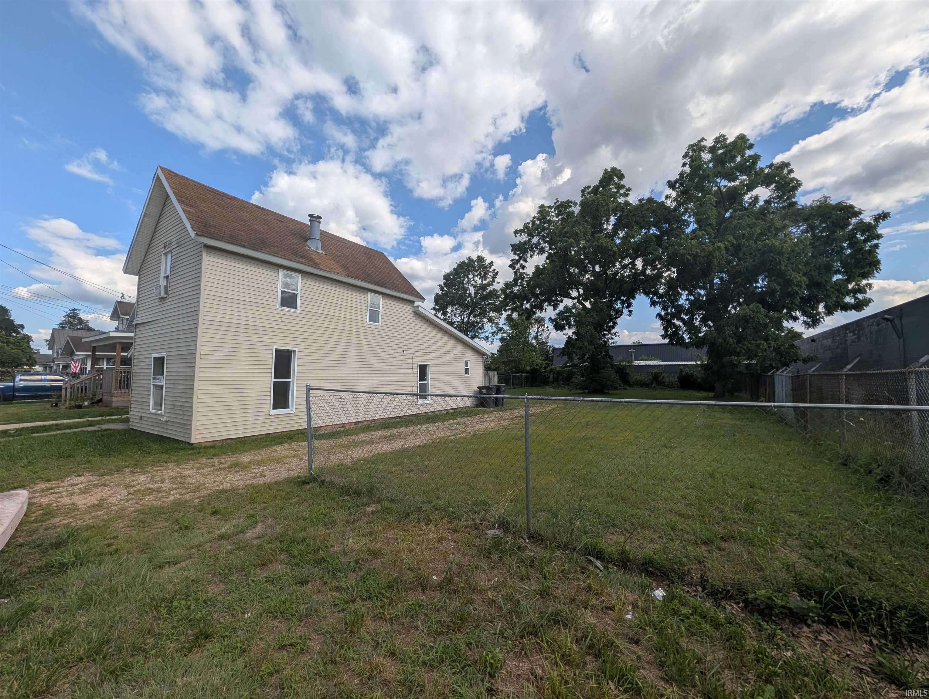 323 E Simonton ST, Elkhart, IN 46514-3220