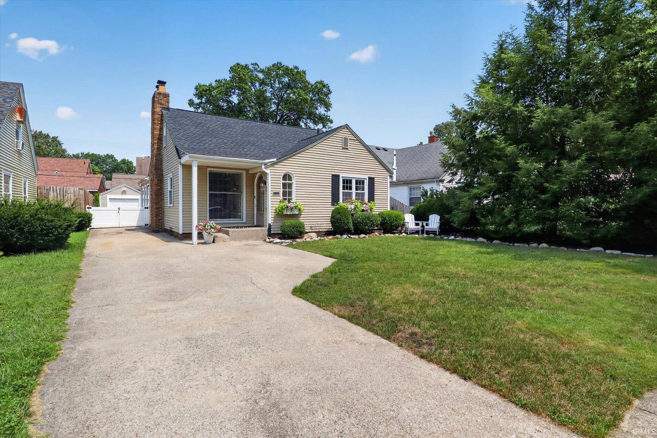 1727 Sunnymede AVE, South Bend, IN 46615-1329