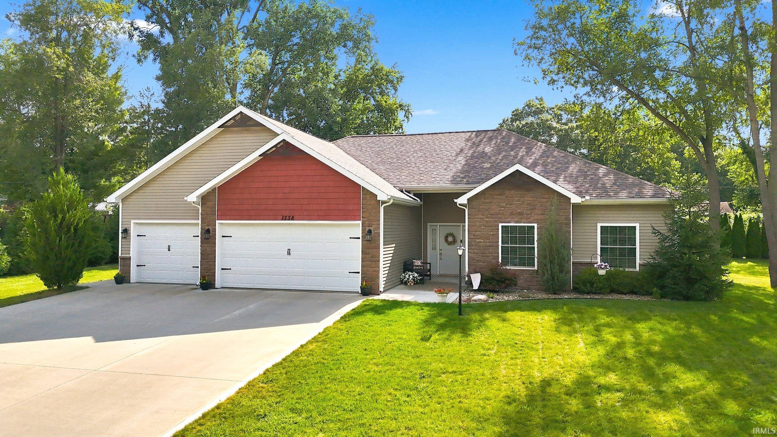 1338 N Santorini DR, Warsaw, IN 46580