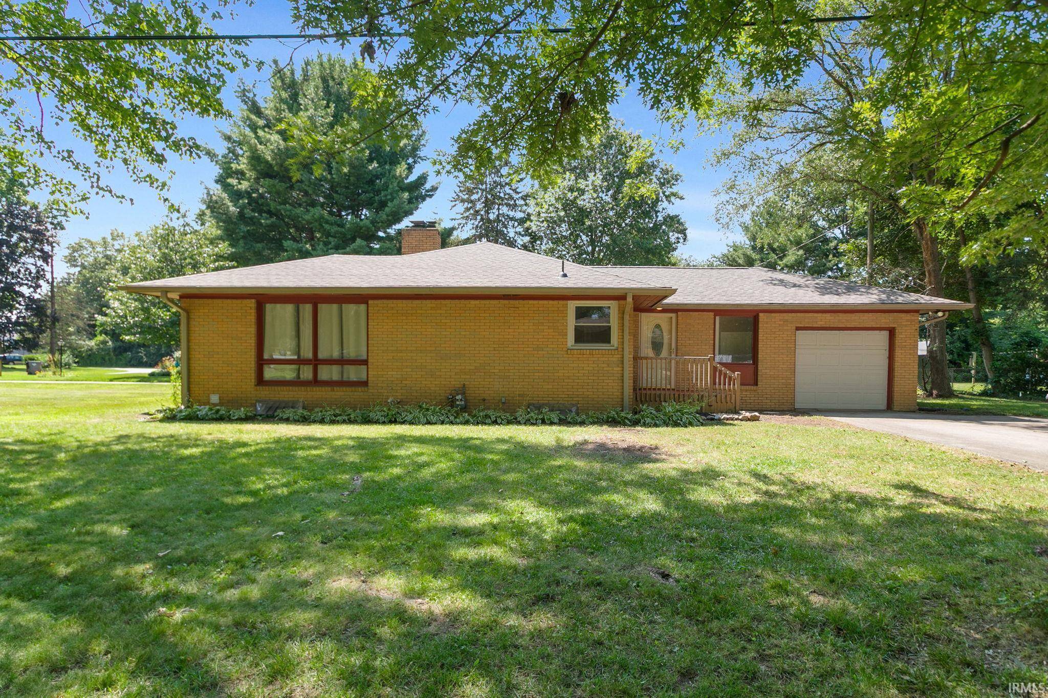 19637 Paxson DR, South Bend, IN 46637-3256