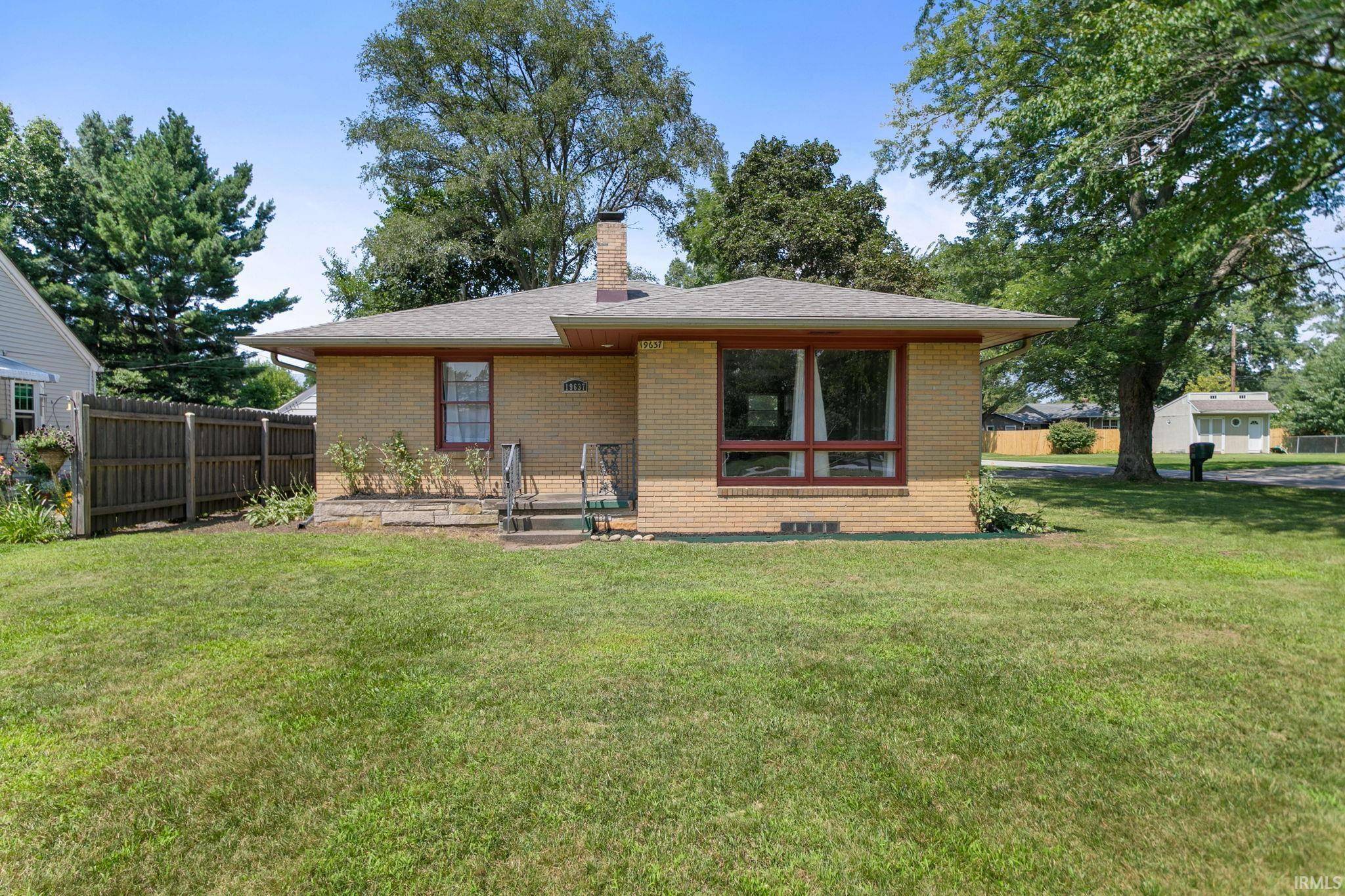 19637 Paxson DR, South Bend, IN 46637-3256