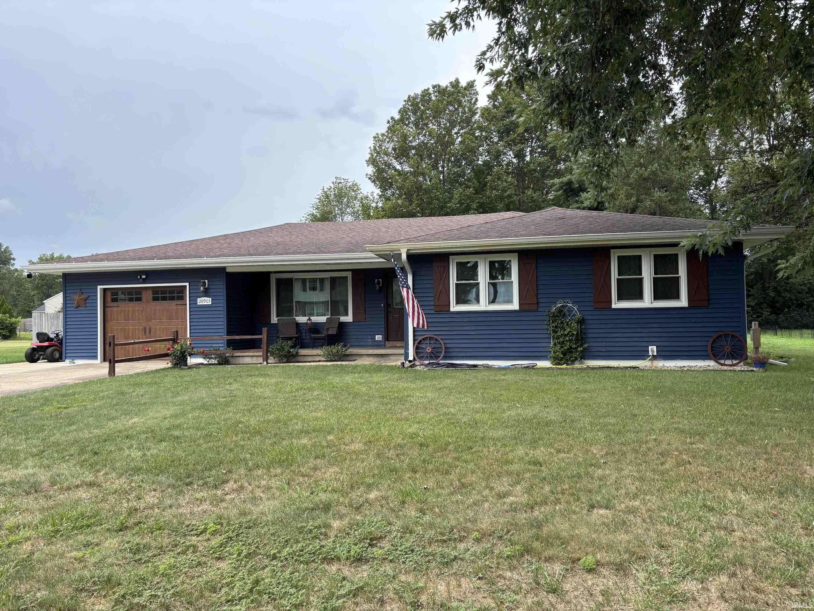 28903 Kehres ST, Elkhart, IN 46514-9563
