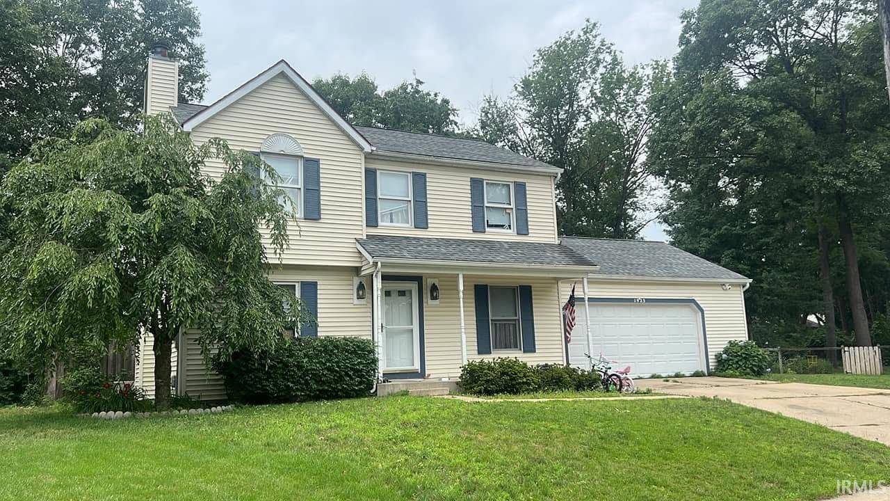 1923 Eagle Point CT, South Bend, IN 46628-4052