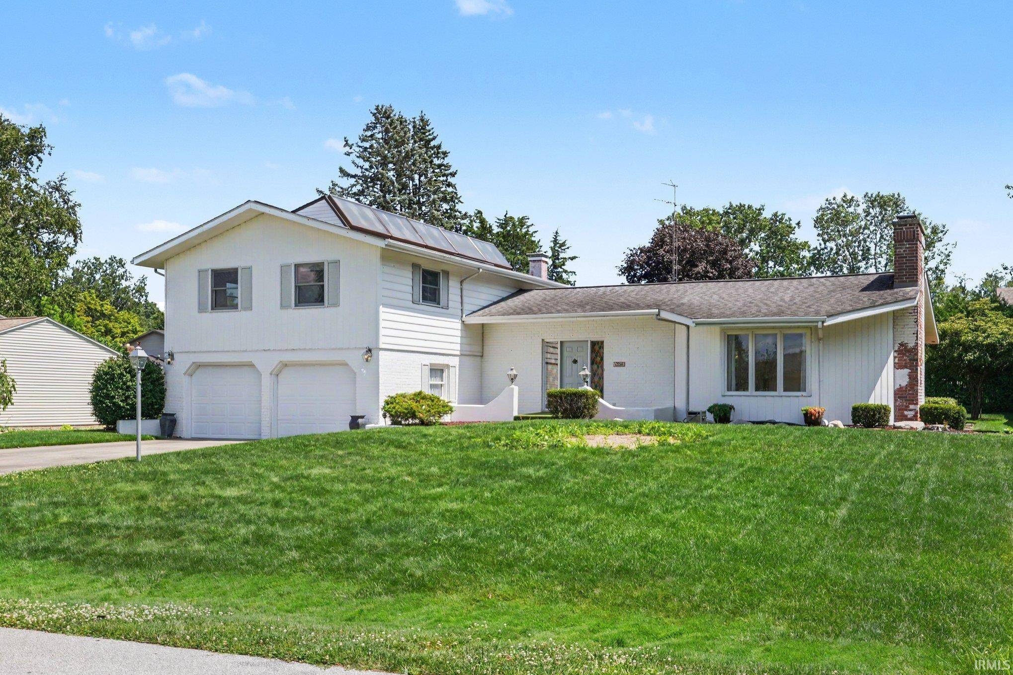 52266 N Tally Ho DR, South Bend, IN 46635-1047