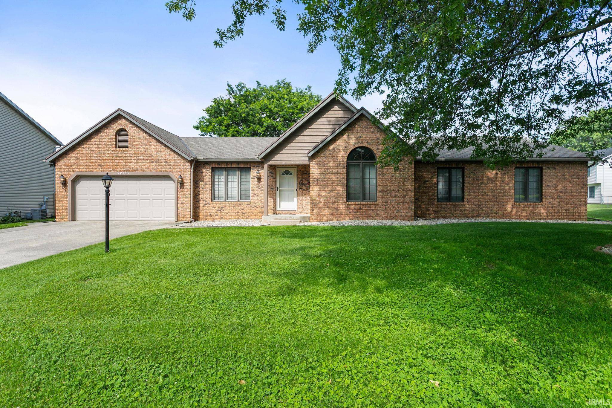 52103 Conestoga CT, Granger, IN 46530-8829