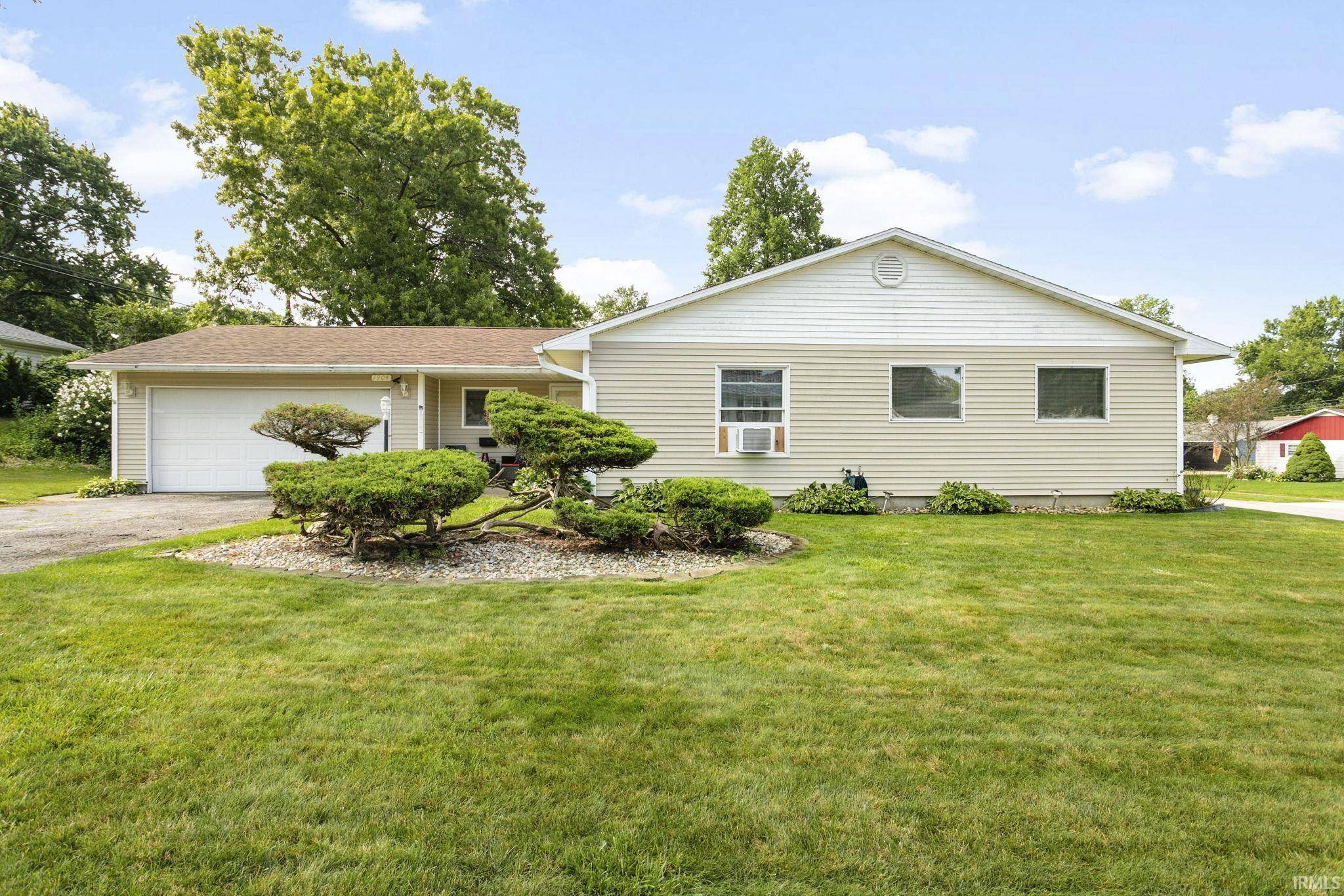 1904 Piedmont WAY, South Bend, IN 46614