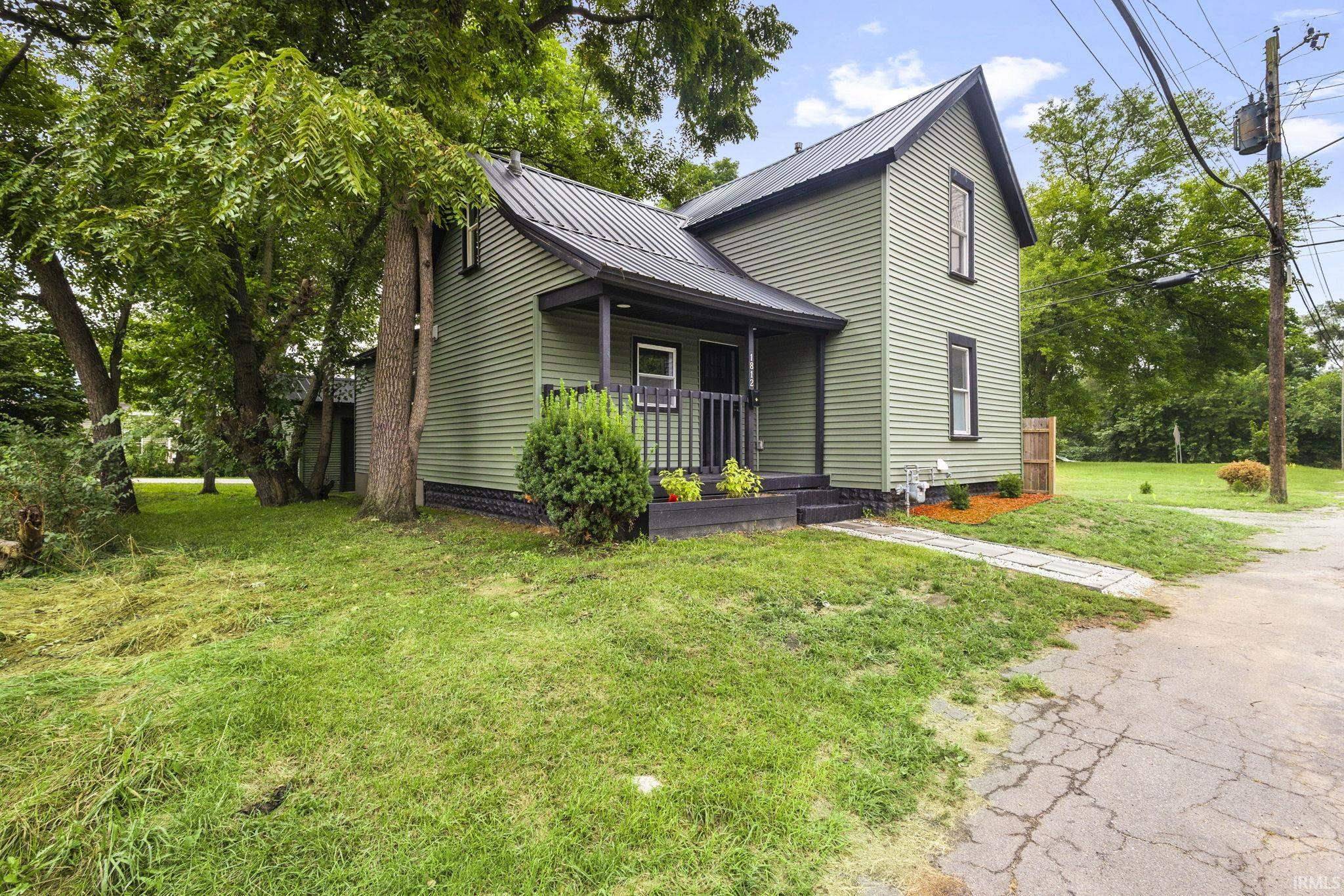1812 Columbia ST, South Bend, IN 46613-2450