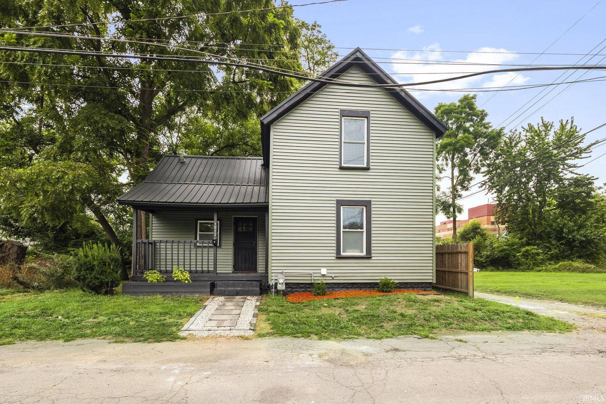 1812 Columbia ST, South Bend, IN 46613-2450