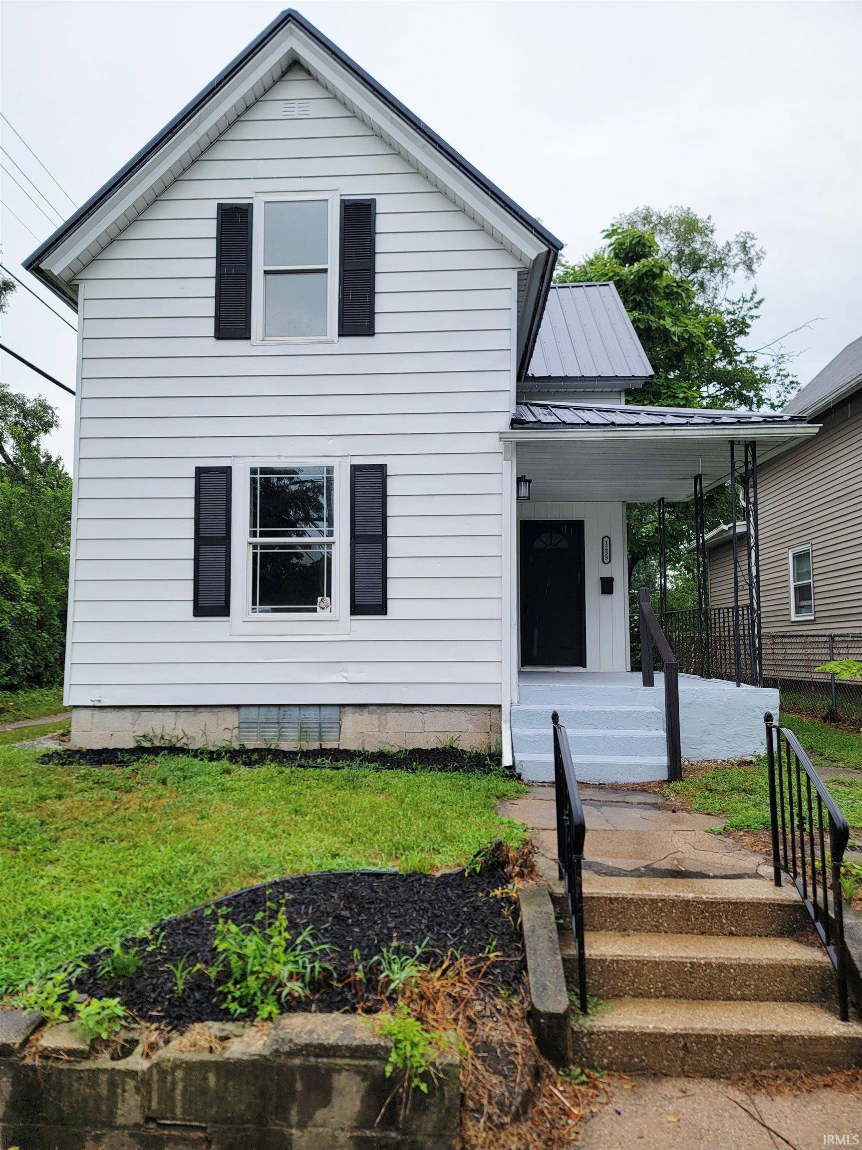 1233 Van Buren ST, South Bend, IN 46628-2758