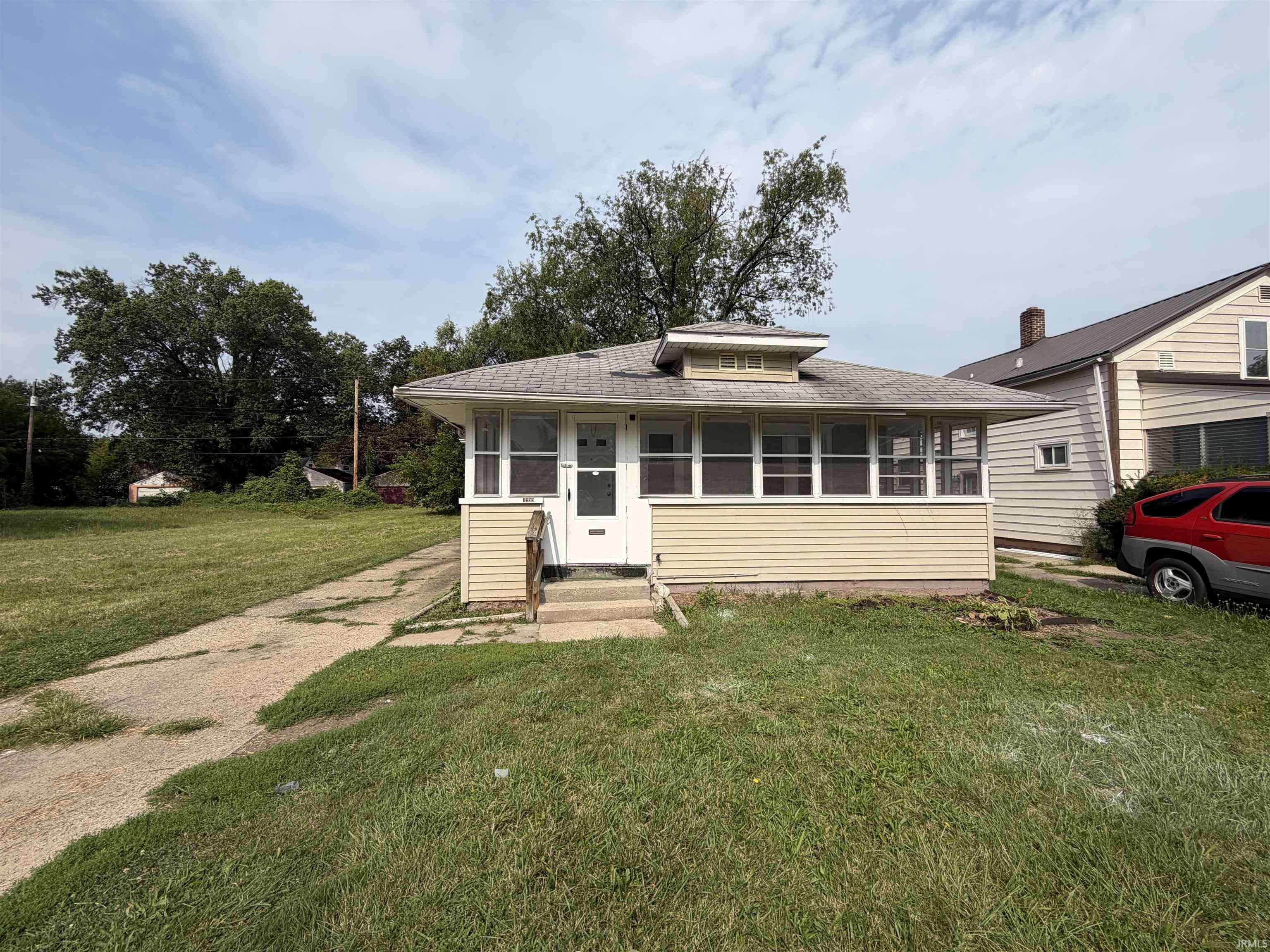 1233 N Meade ST, South Bend, IN 46628