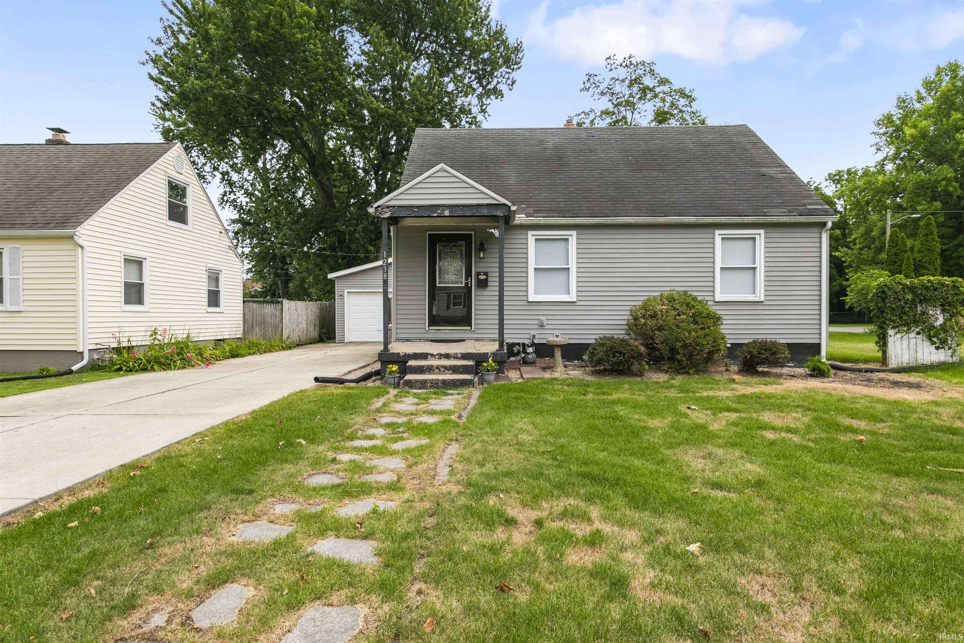 1238 Academy PL, South Bend, IN 46616-1932