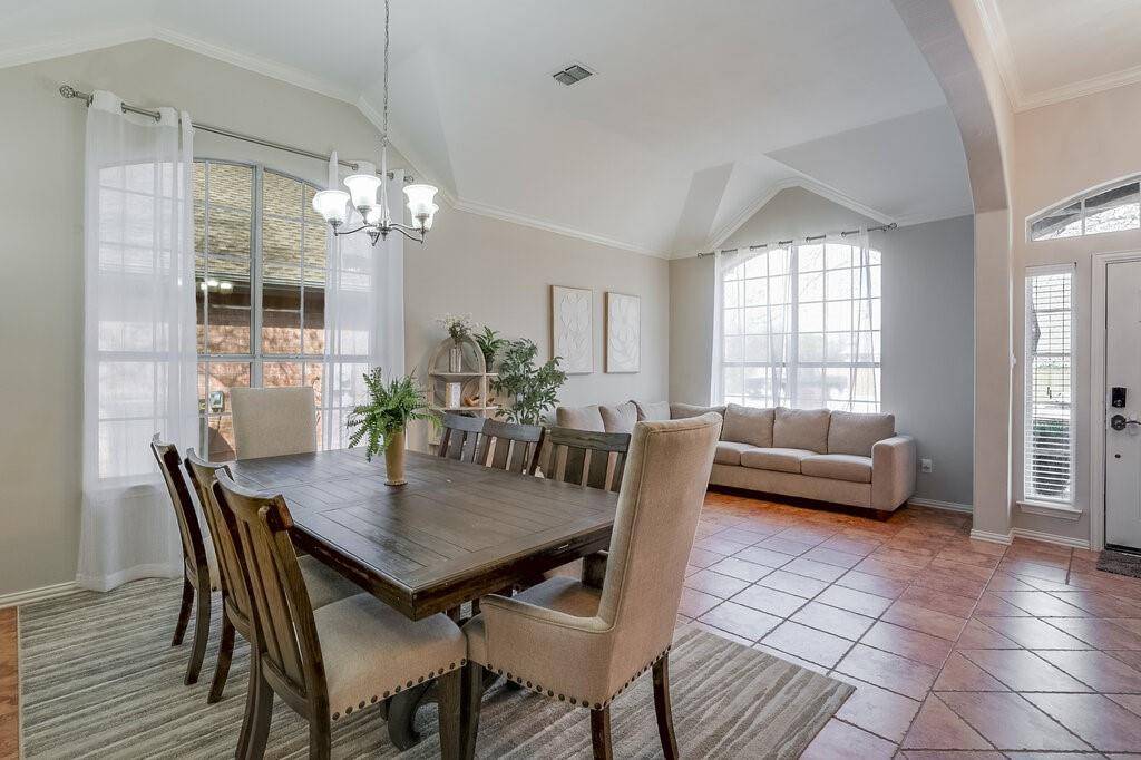 124 Stonecreek Drive, Irving, TX 75063