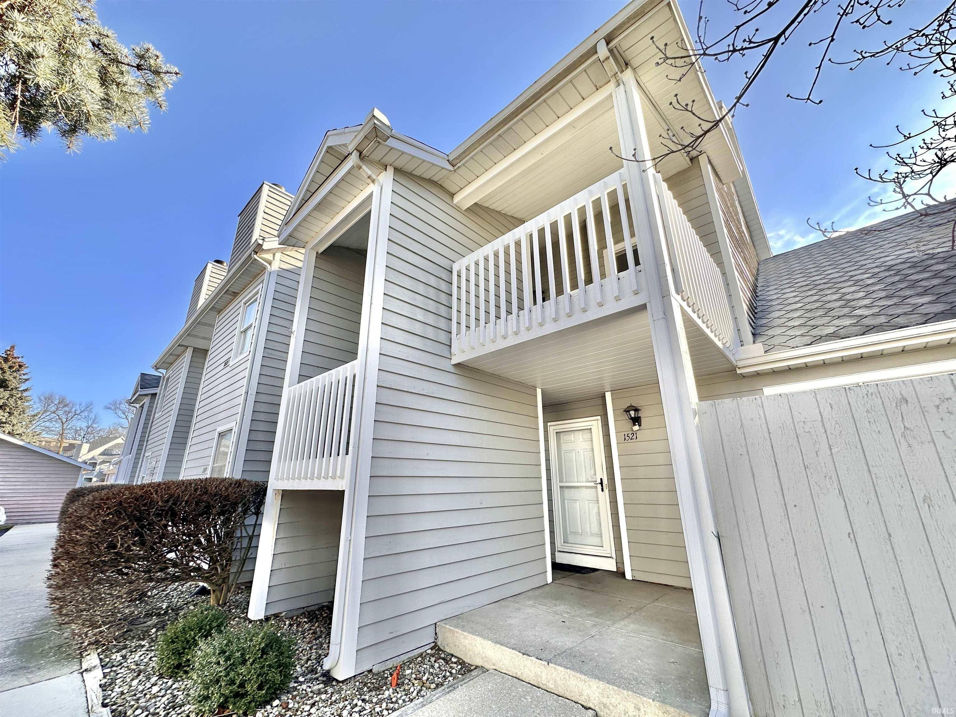 1529 N Oakhill DR #C-8, South Bend, IN 46637-5679