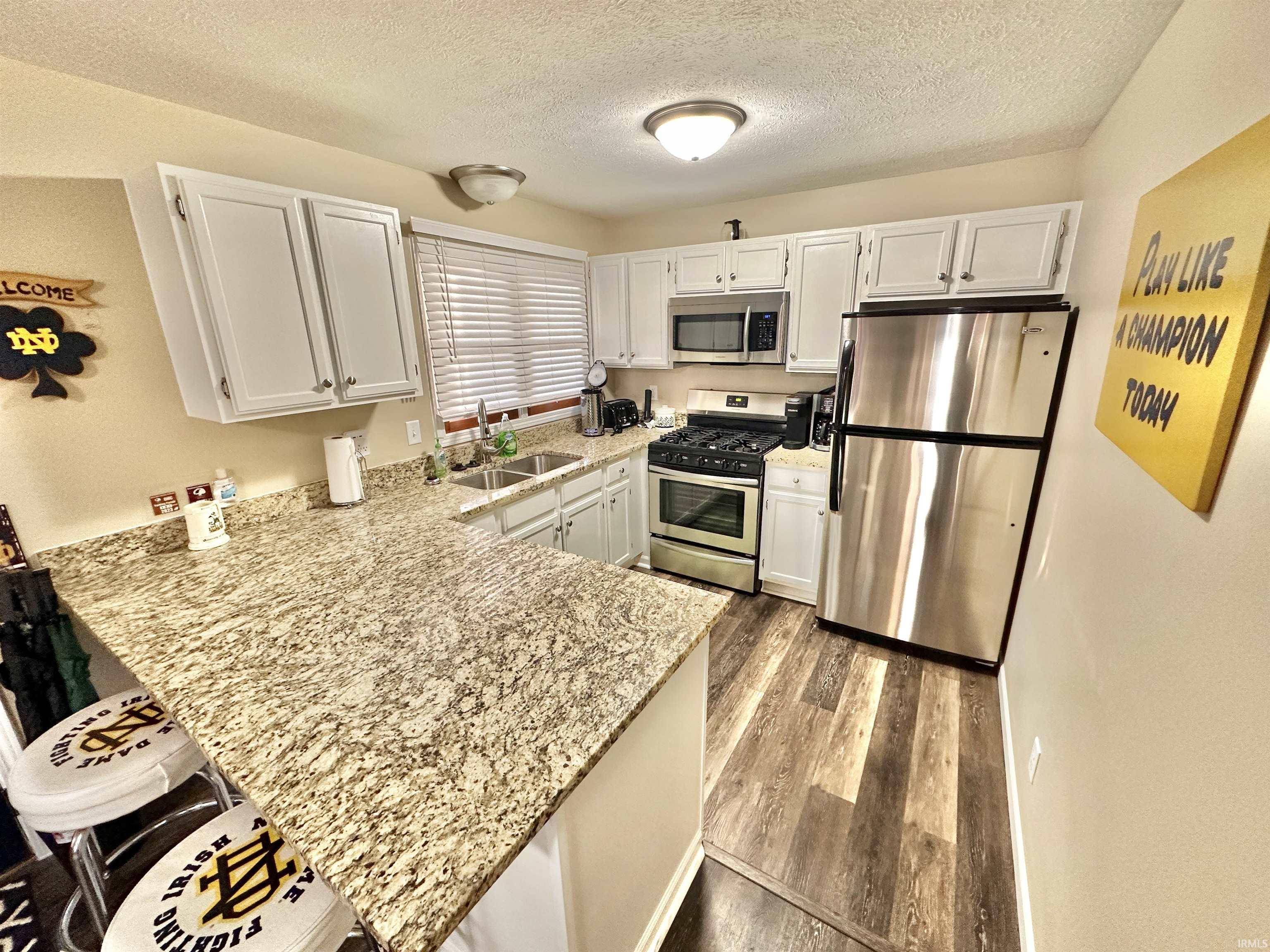 1412 N Oakhill DR, South Bend, IN 46637-5670
