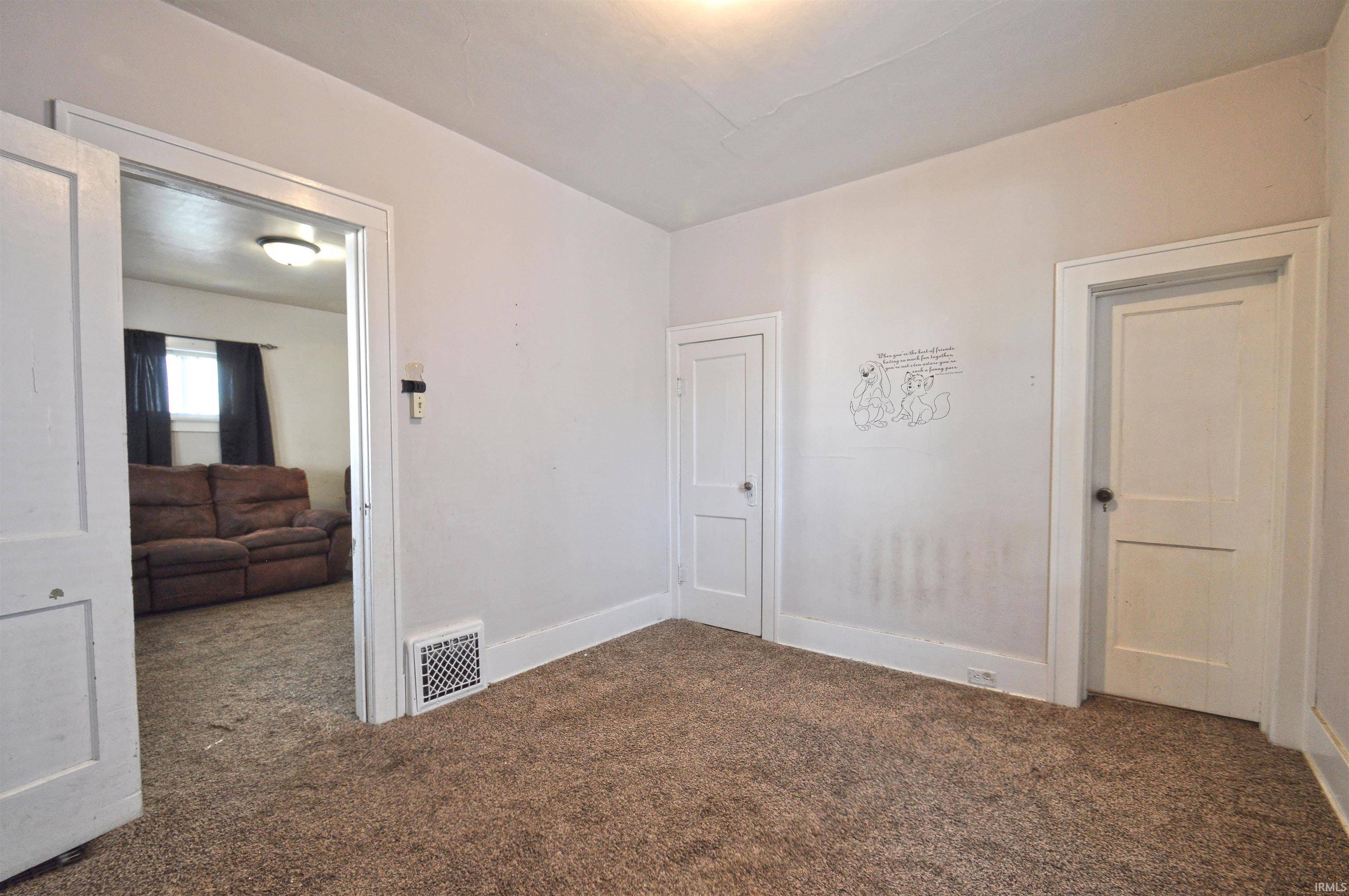 215 W BROADWAY ST, Mishawaka, IN 46545-6132