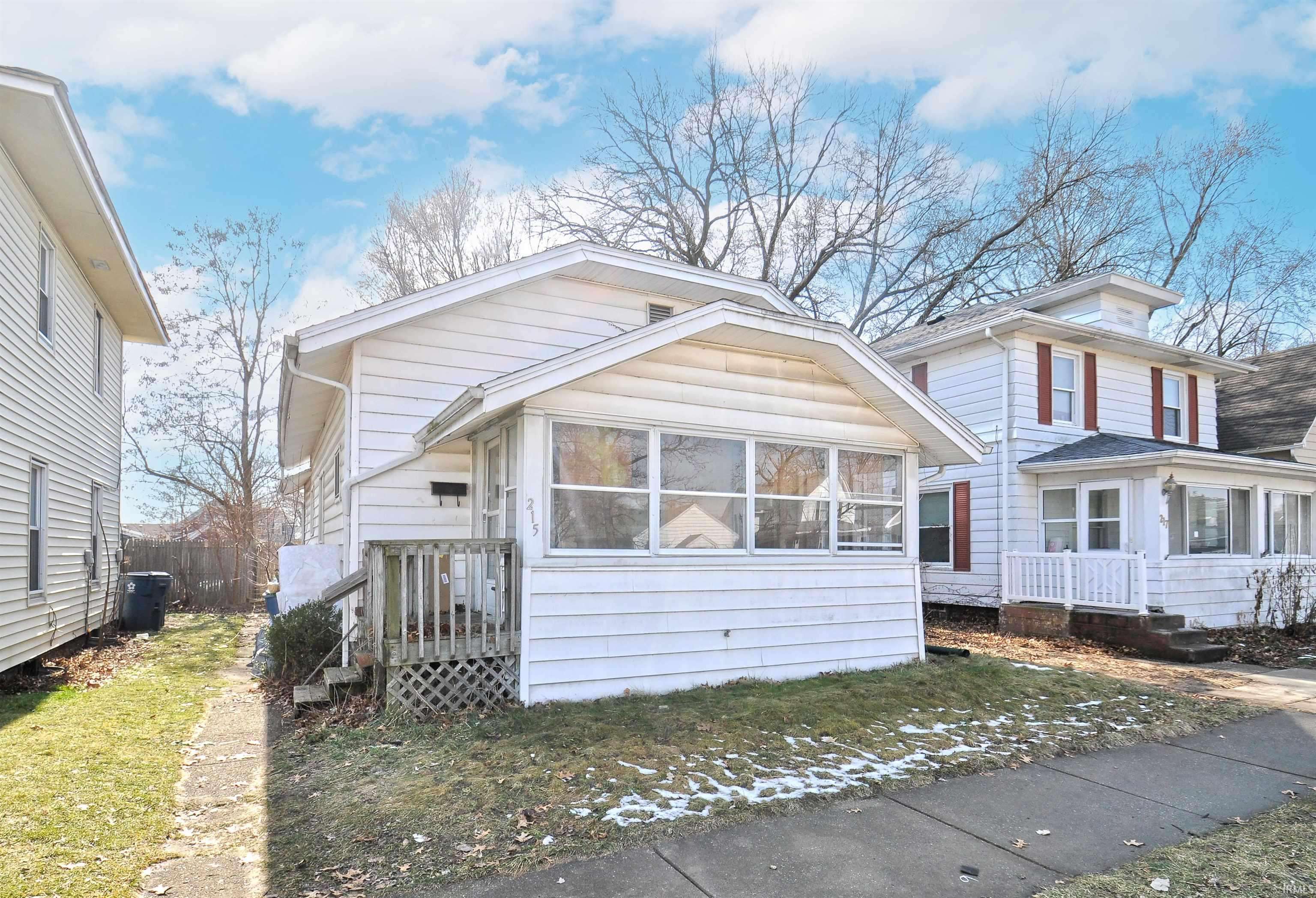 215 W BROADWAY ST, Mishawaka, IN 46545-6132