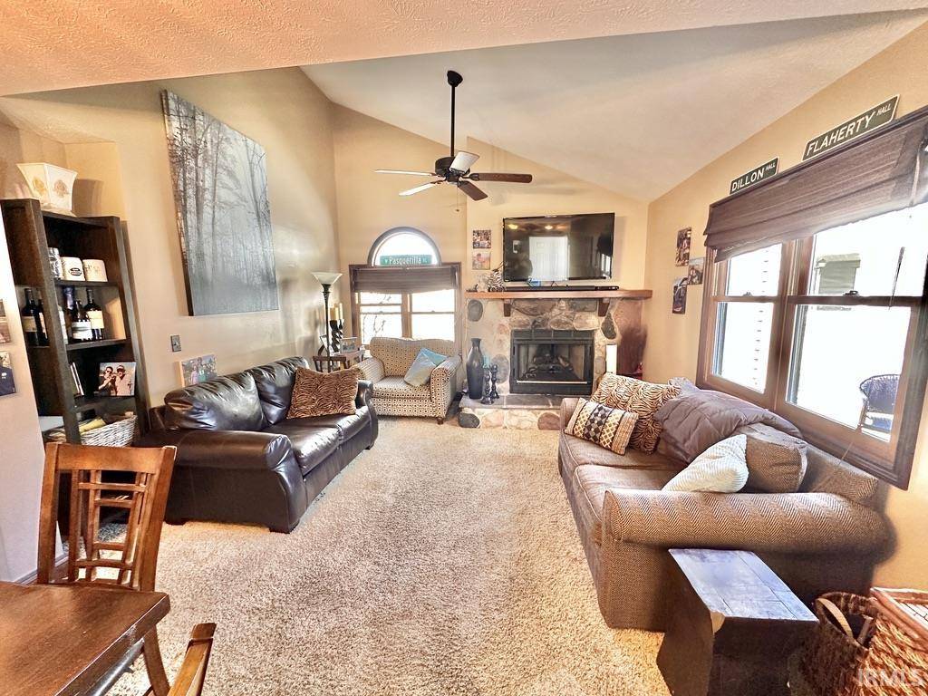 1537 N Oakhill DR #B-3, South Bend, IN 46637-5679