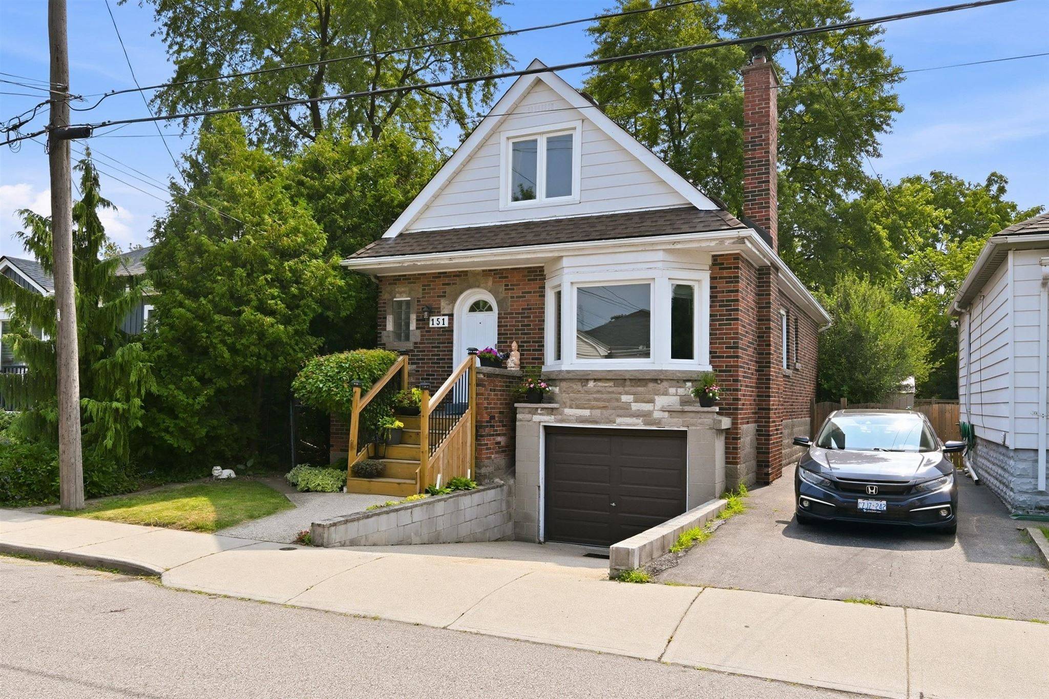151 East 16th ST, Hamilton, ON L9A 4J4