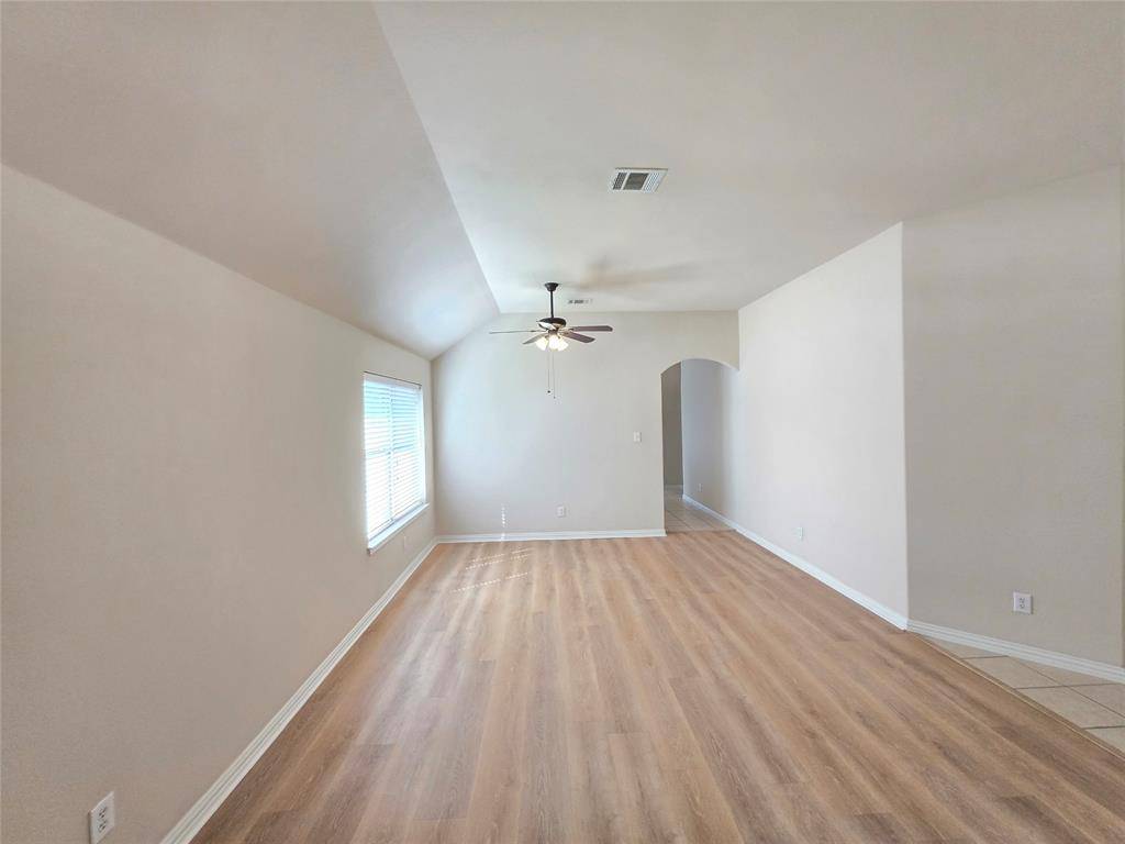 8219 Tierra Del Sol Road, Arlington, TX 76002