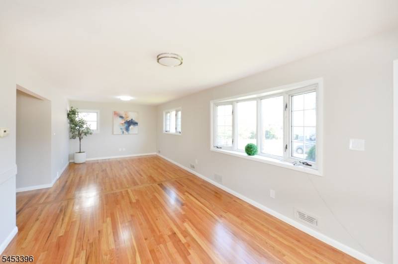 186 Palmer Ter, Wood-ridge Boro, NJ 07075