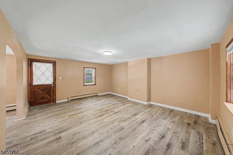 11 Axford Ave, Oxford Twp., NJ 07863
