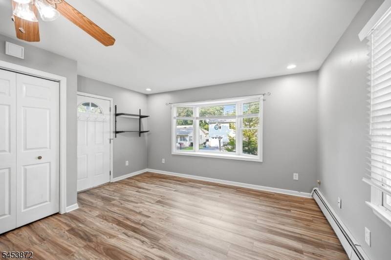 305 Tulsa Trl, Hopatcong Boro, NJ 07843
