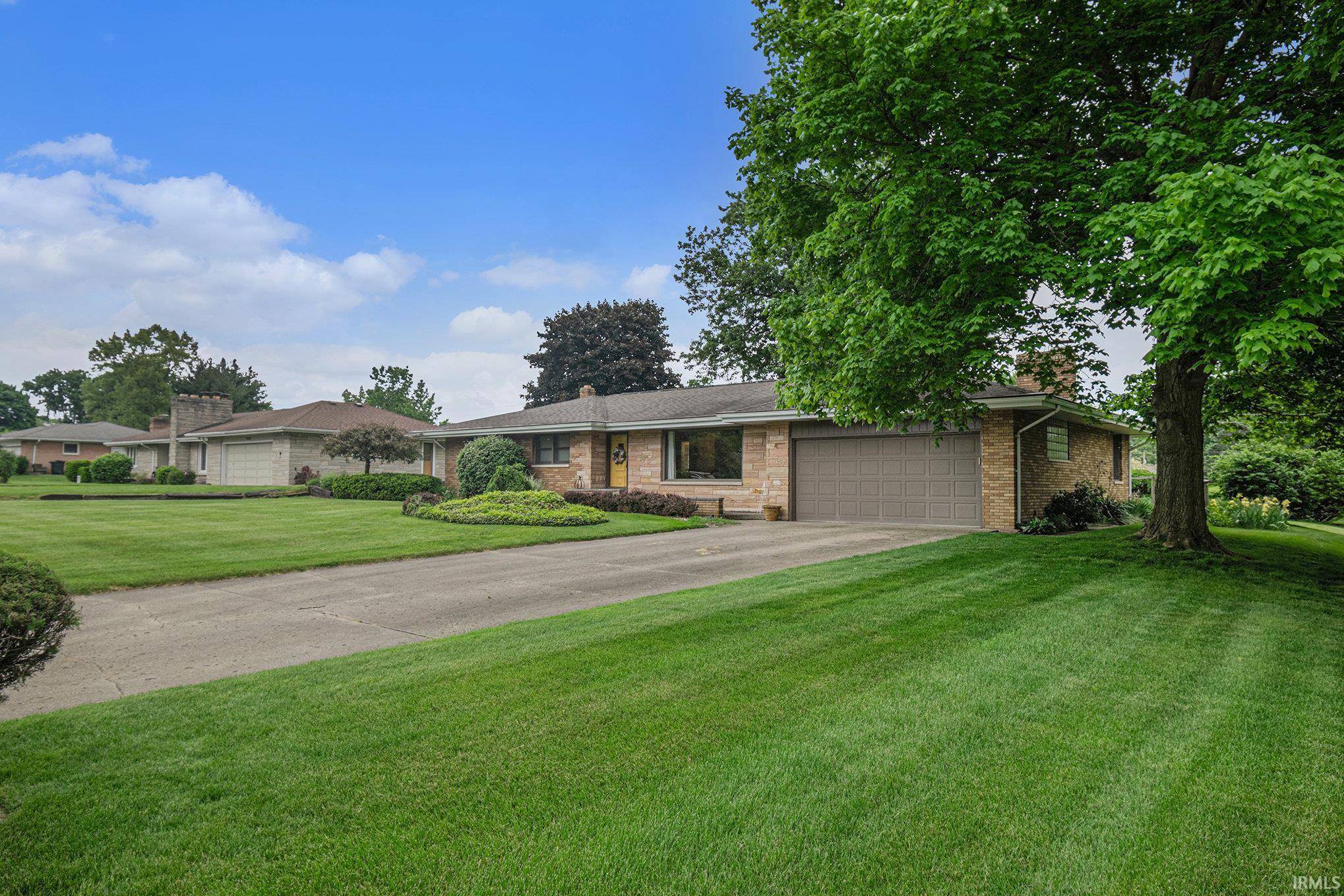 55970 Riverdale DR, Elkhart, IN 46514