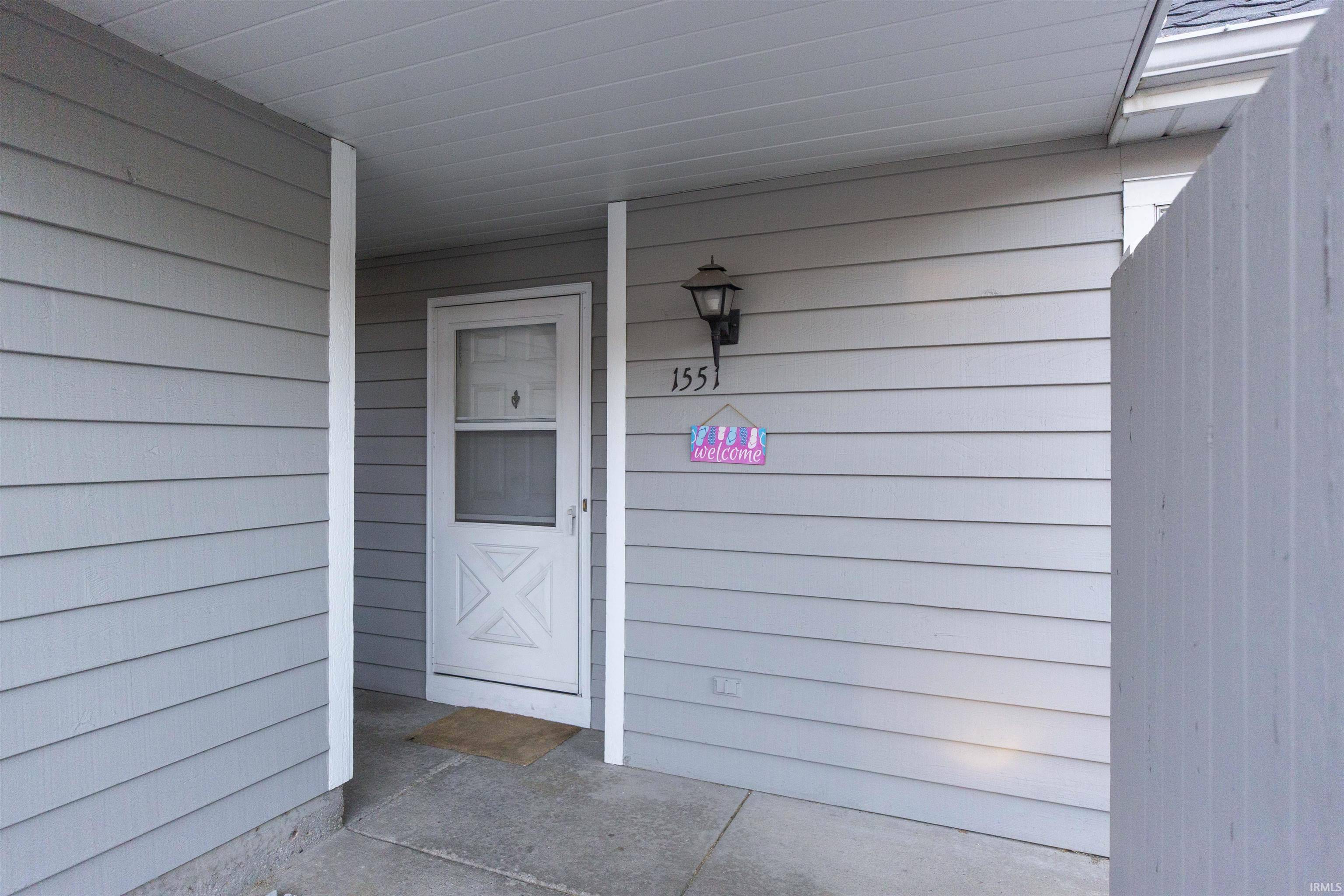 1551 N Oakhill DR, South Bend, IN 46637-5682