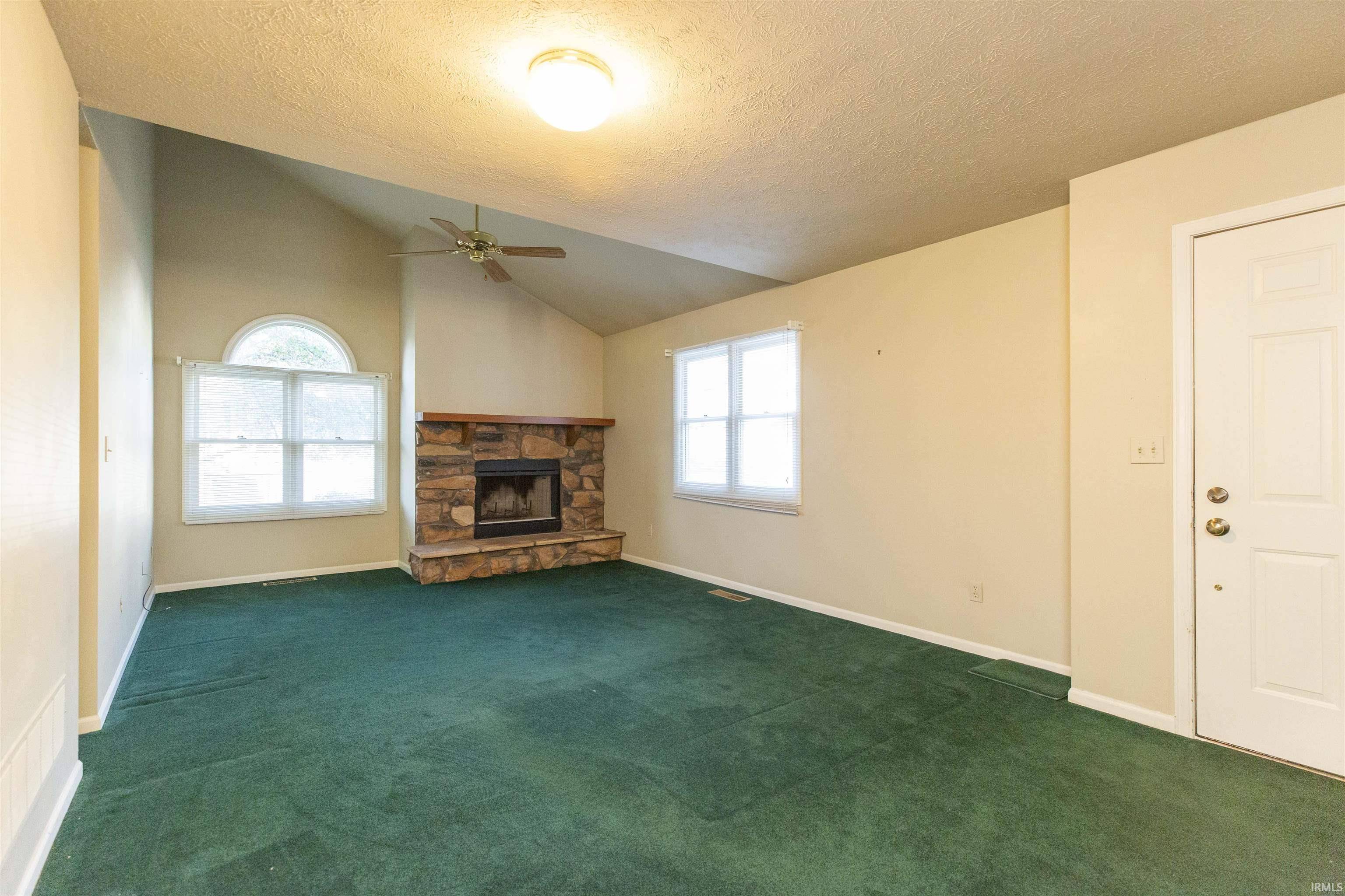1551 N Oakhill DR, South Bend, IN 46637-5682