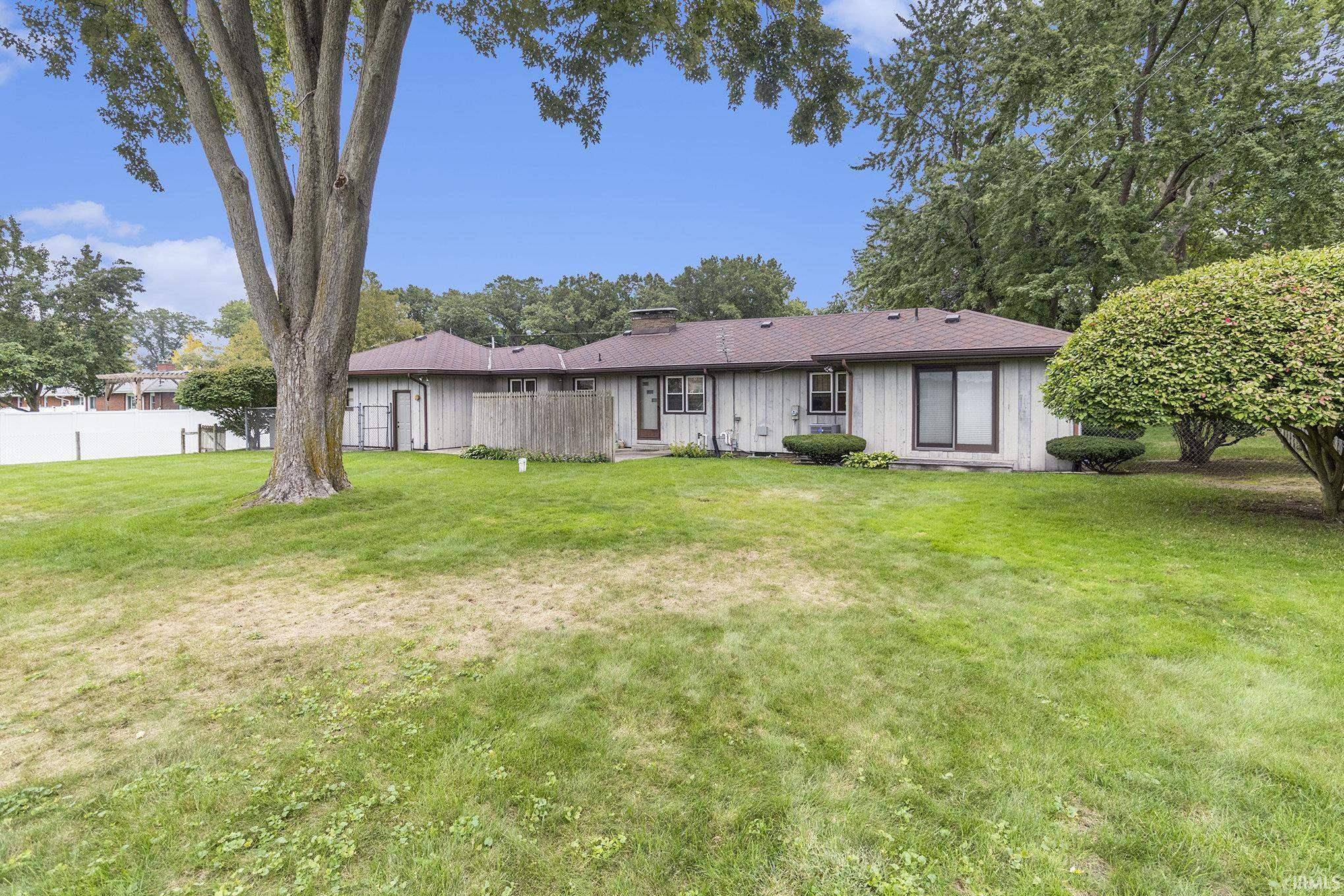 55903 Oak Manor PL, Elkhart, IN 46514
