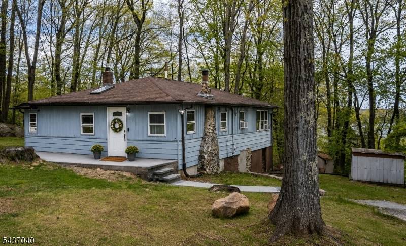 15 Mohican Ave, Roxbury Twp., NJ 07850
