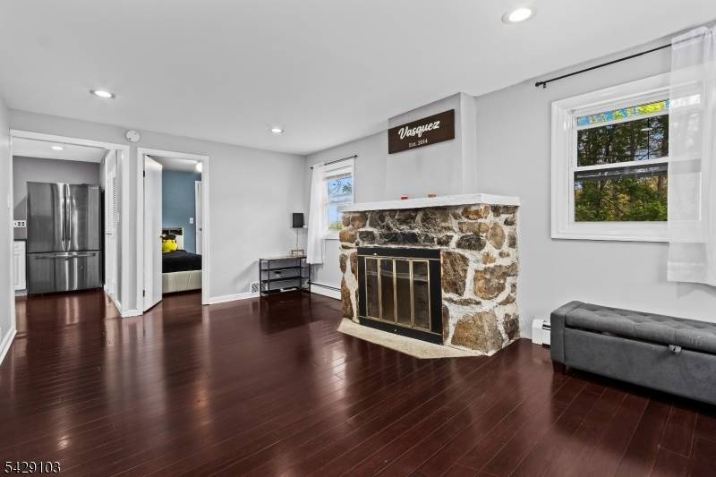 15 Mohican Ave, Roxbury Twp., NJ 07850